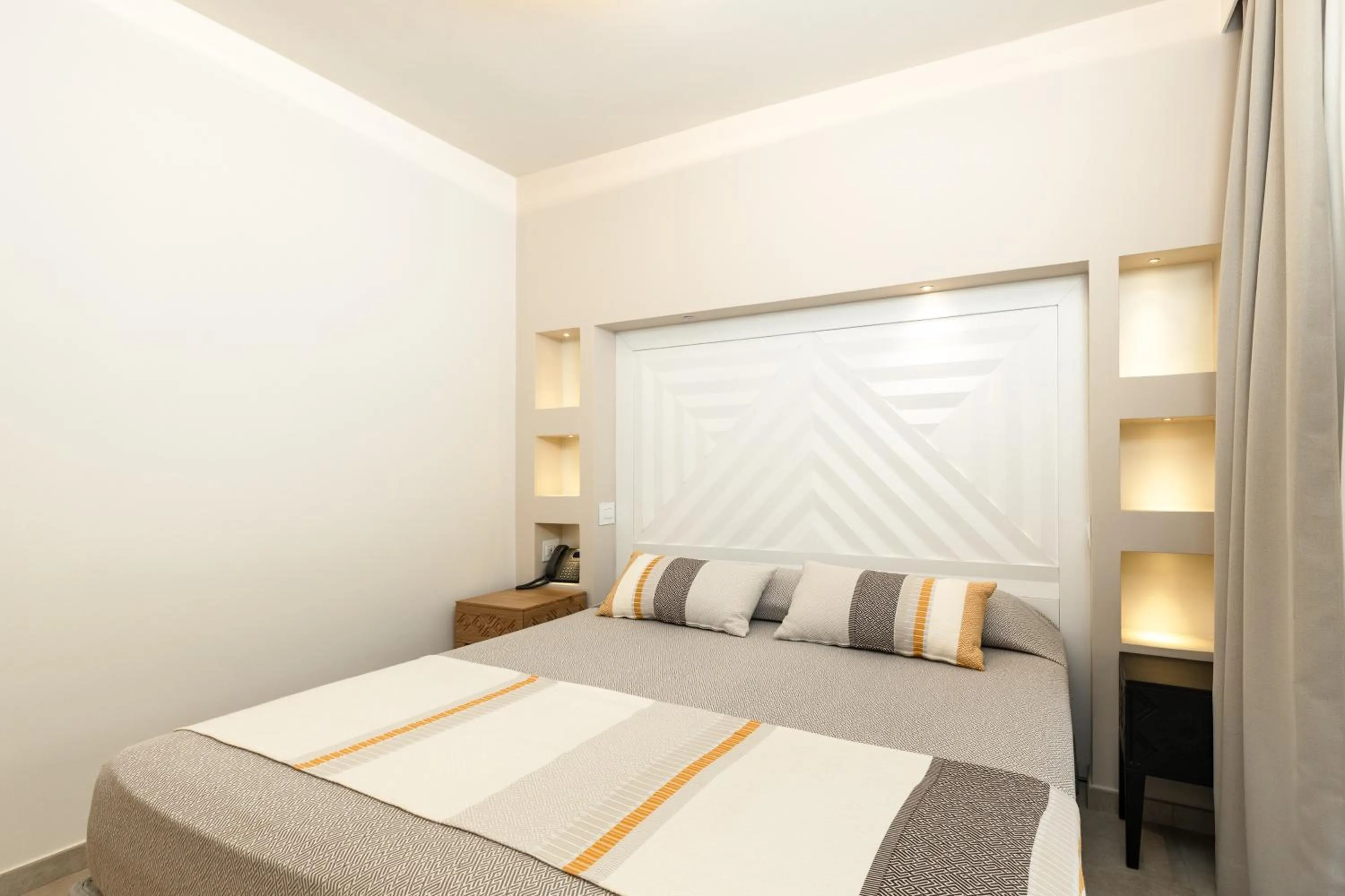 Bed in Hotel Club Saraceno - Bovis Hotels