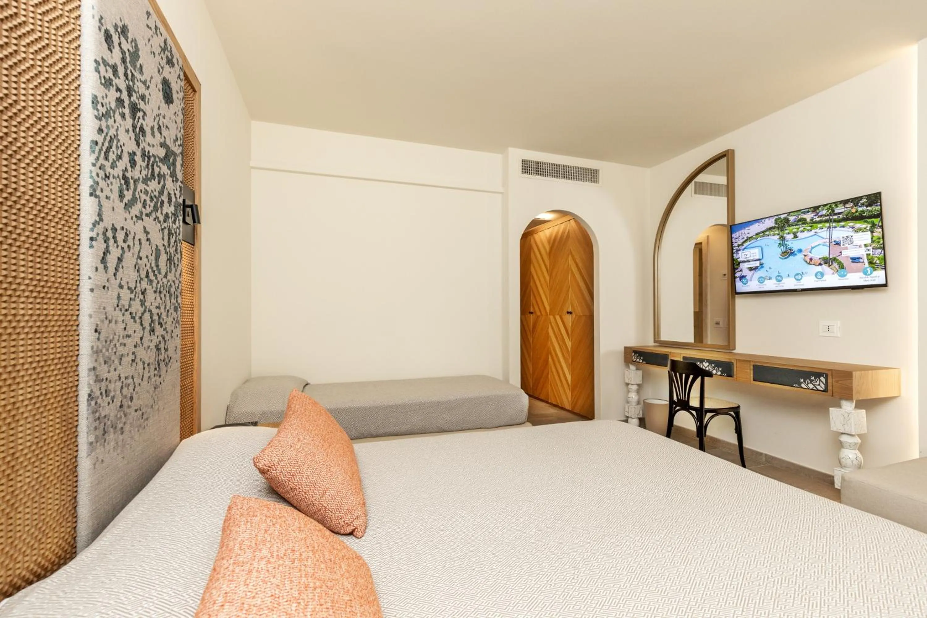 Photo of the whole room, Bed in Hotel Club Saraceno - Bovis Hotels