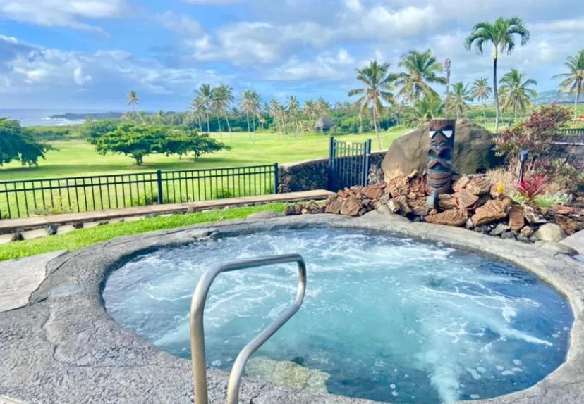 Hot Tub in Black Sands Beach Condo with Full Kitchen