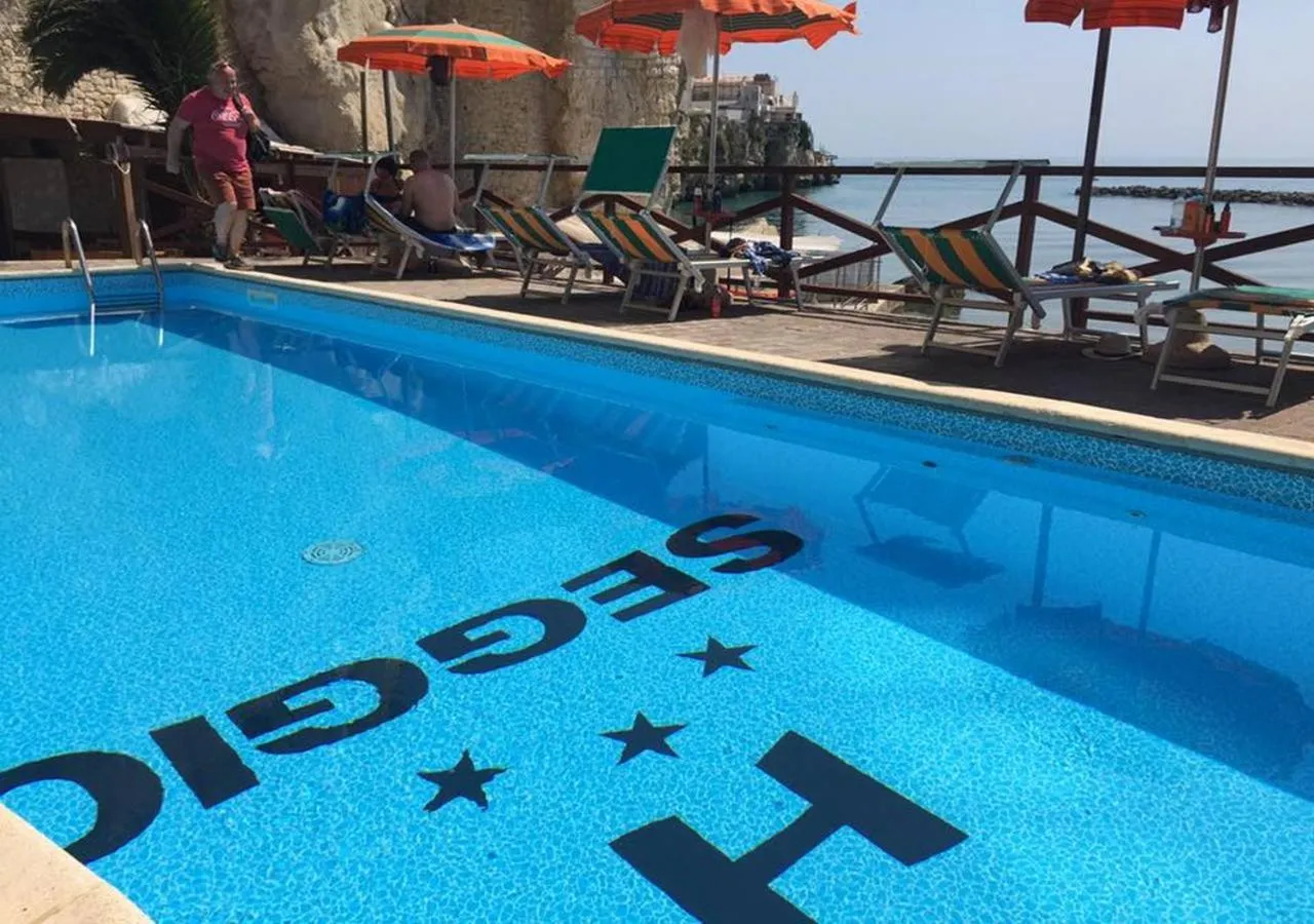Swimming pool in Hotel Seggio