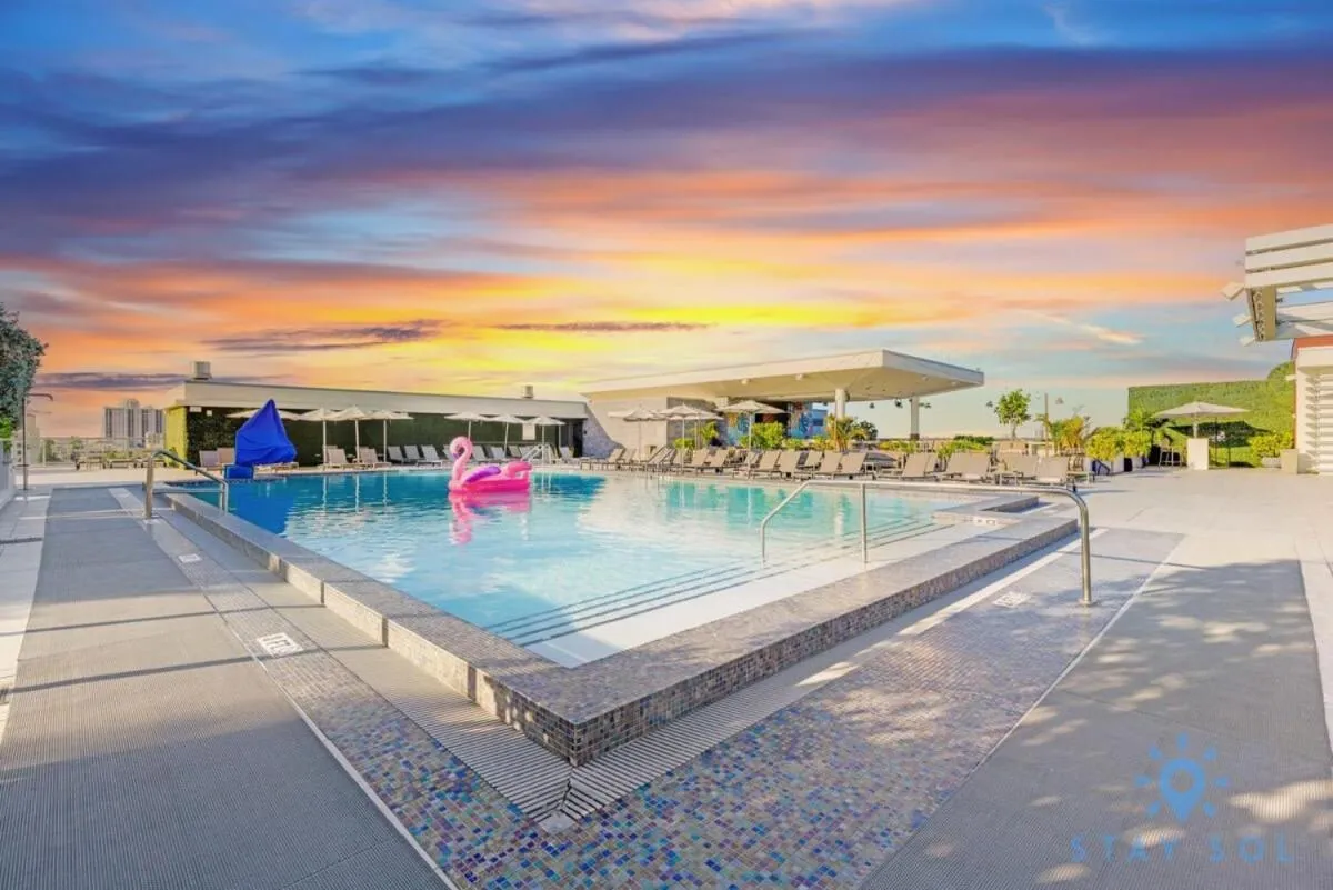 Amazing Pool - Gym - Hot Tub - Near Beach