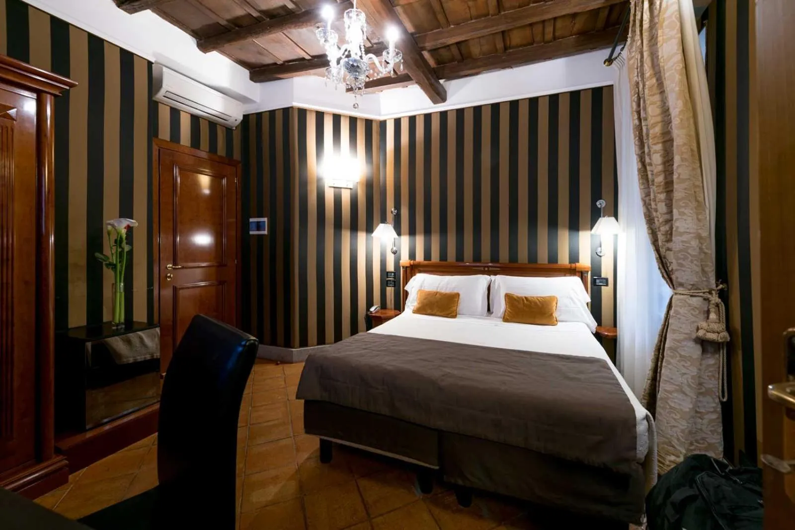 Bed in Duca d'Alba Hotel - Chateaux & Hotels Collection