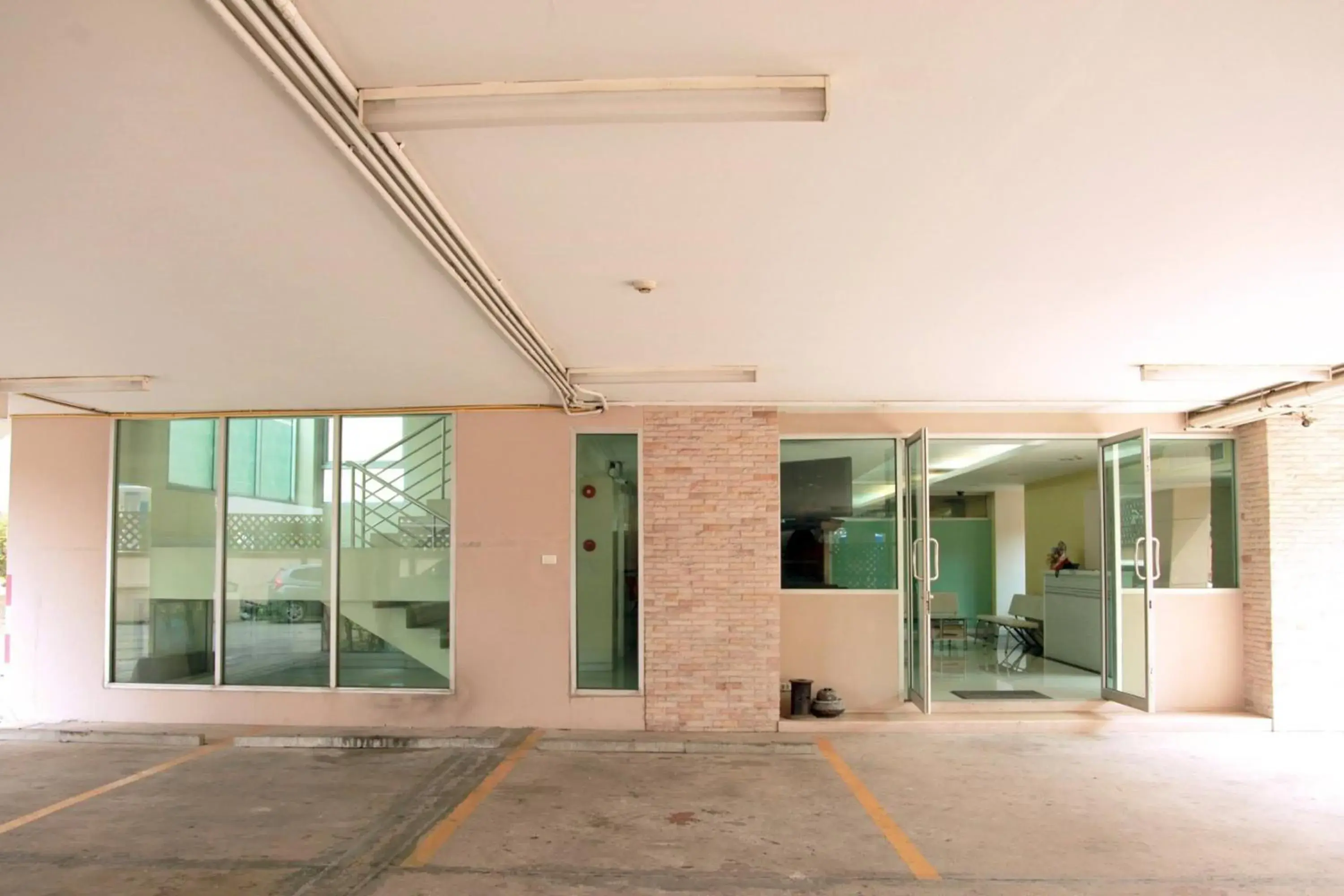 Facade/entrance in Mee sook Hotel and Residence Facade/entrance in Mee sook Hotel and Residence