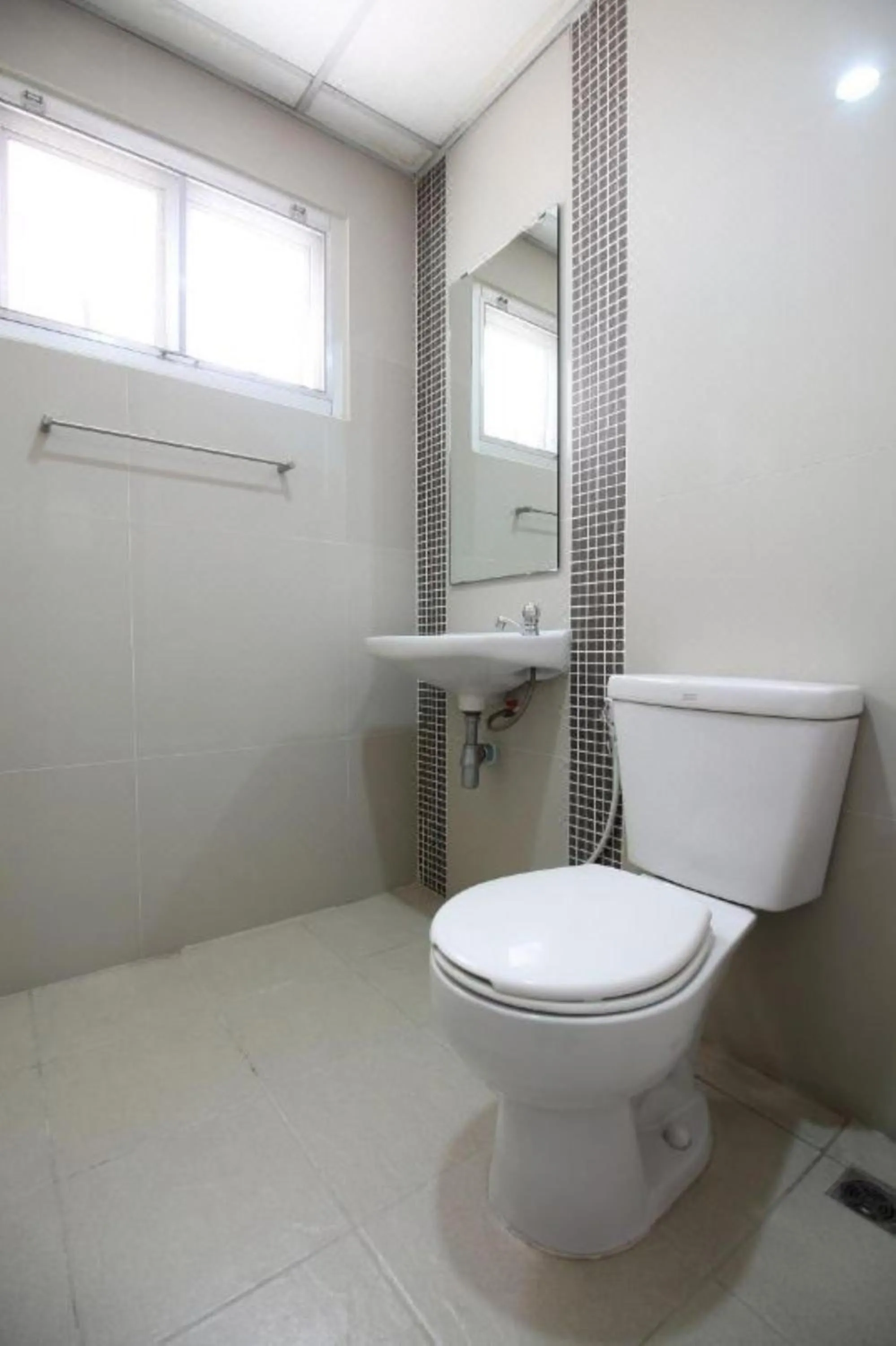 Bathroom in Mee sook Hotel and Residence