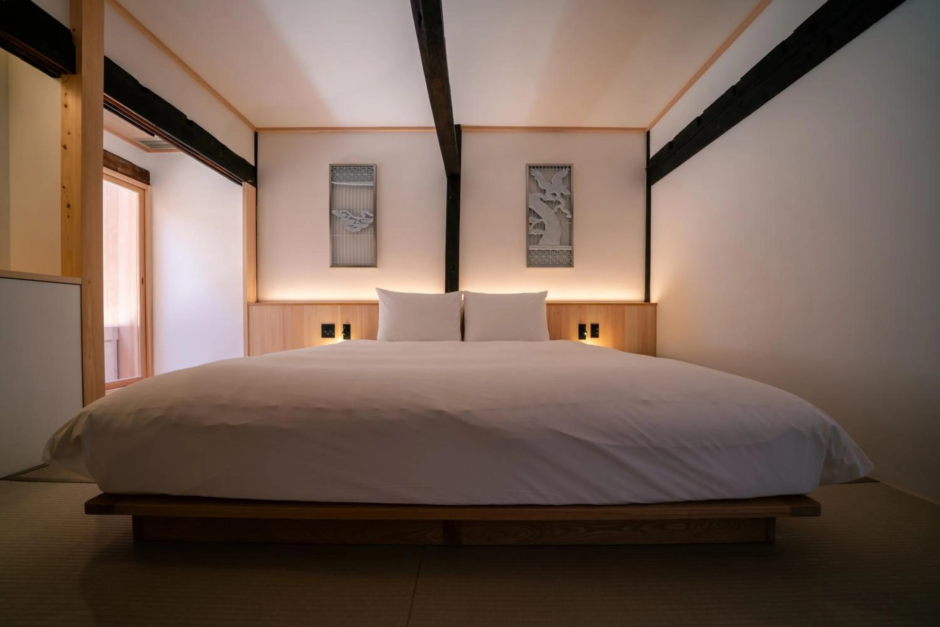 Bedroom, Bed in BYAKU Narai