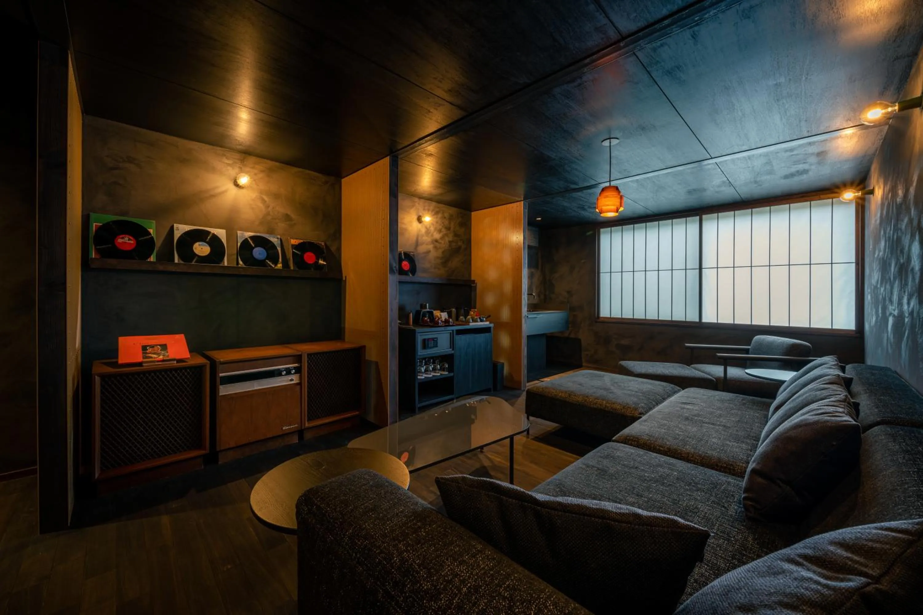 Photo of the whole room, Bed in BYAKU Narai