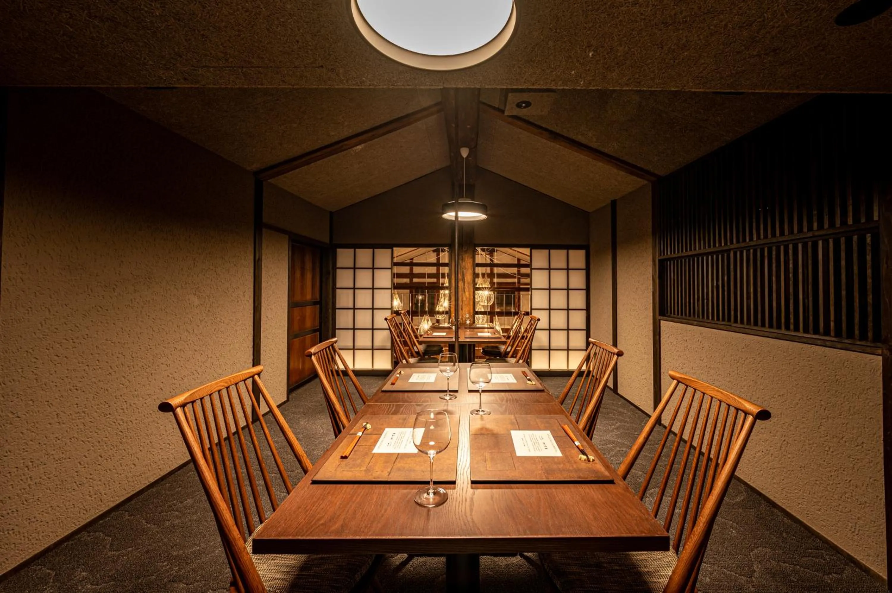 Restaurant/places to eat in BYAKU Narai