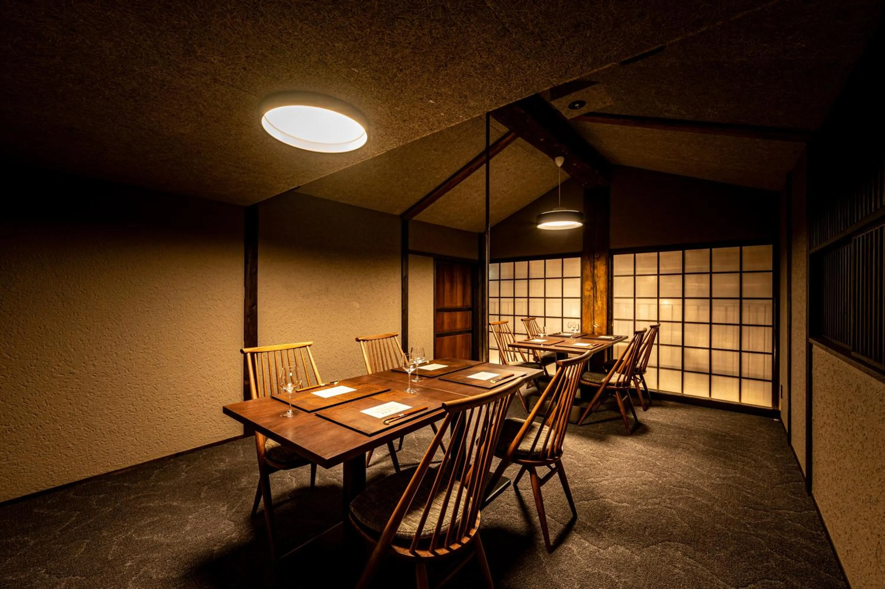 Restaurant/places to eat in BYAKU Narai