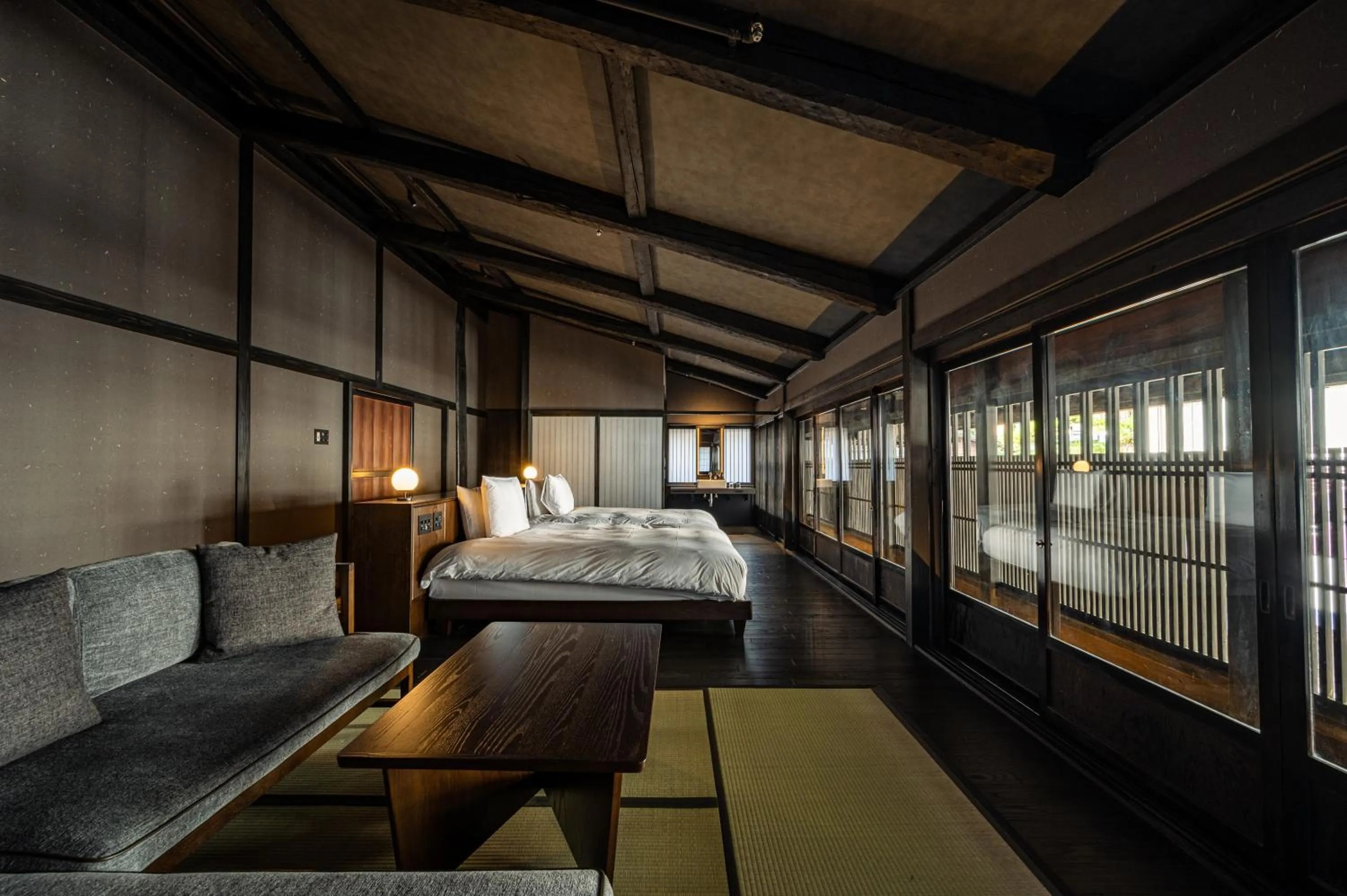 Photo of the whole room, Bed in BYAKU Narai