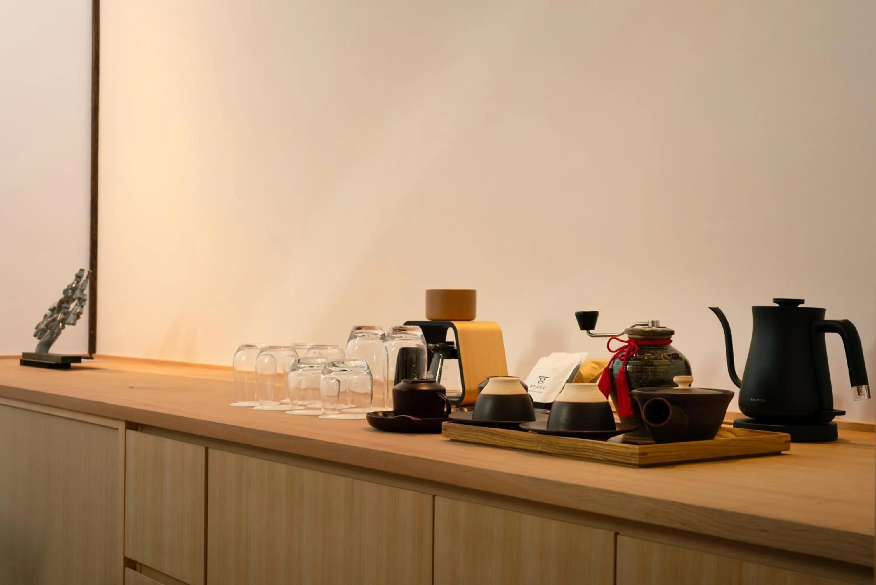 Coffee/tea facilities in BYAKU Narai