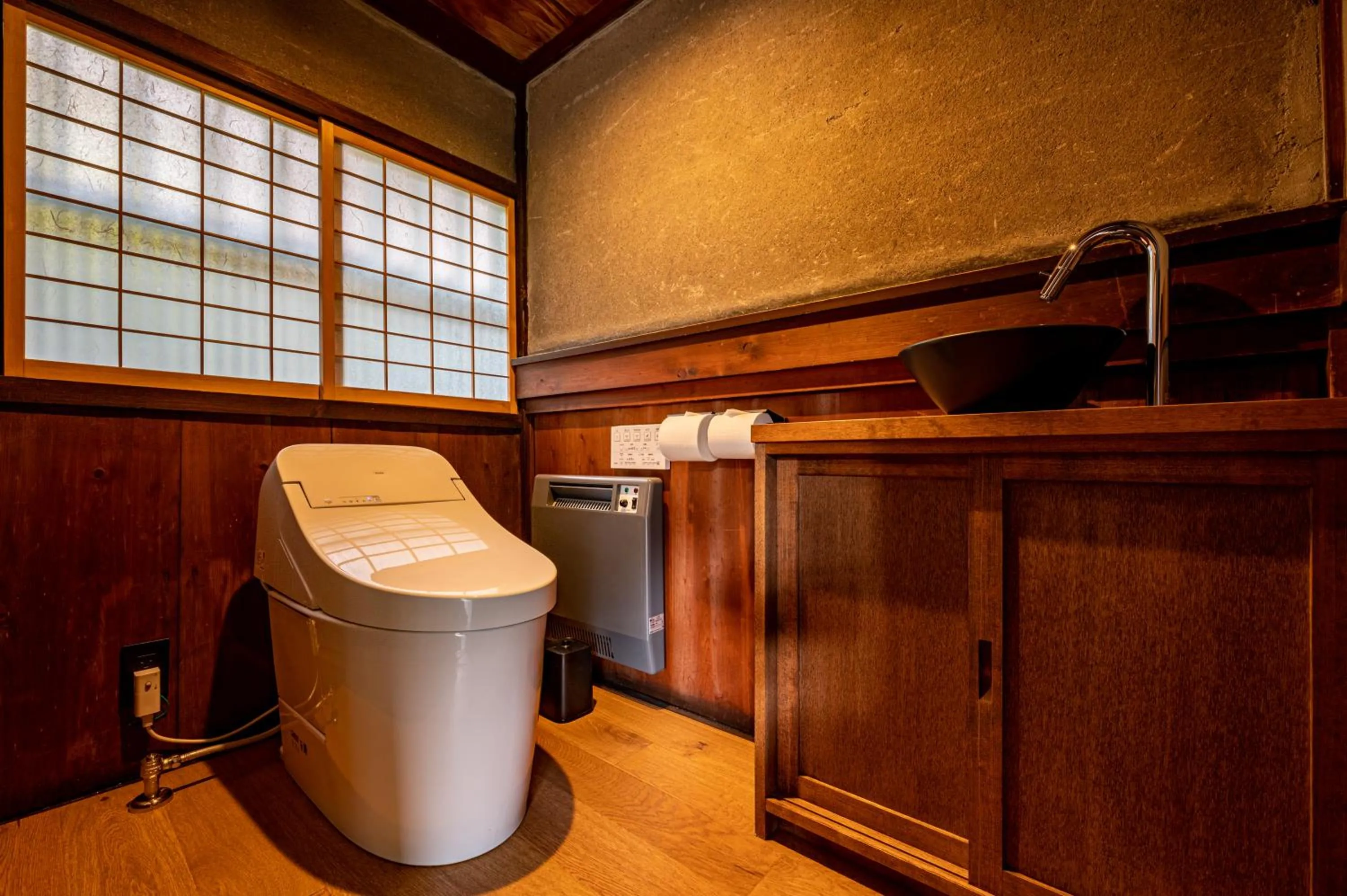 Toilet in BYAKU Narai