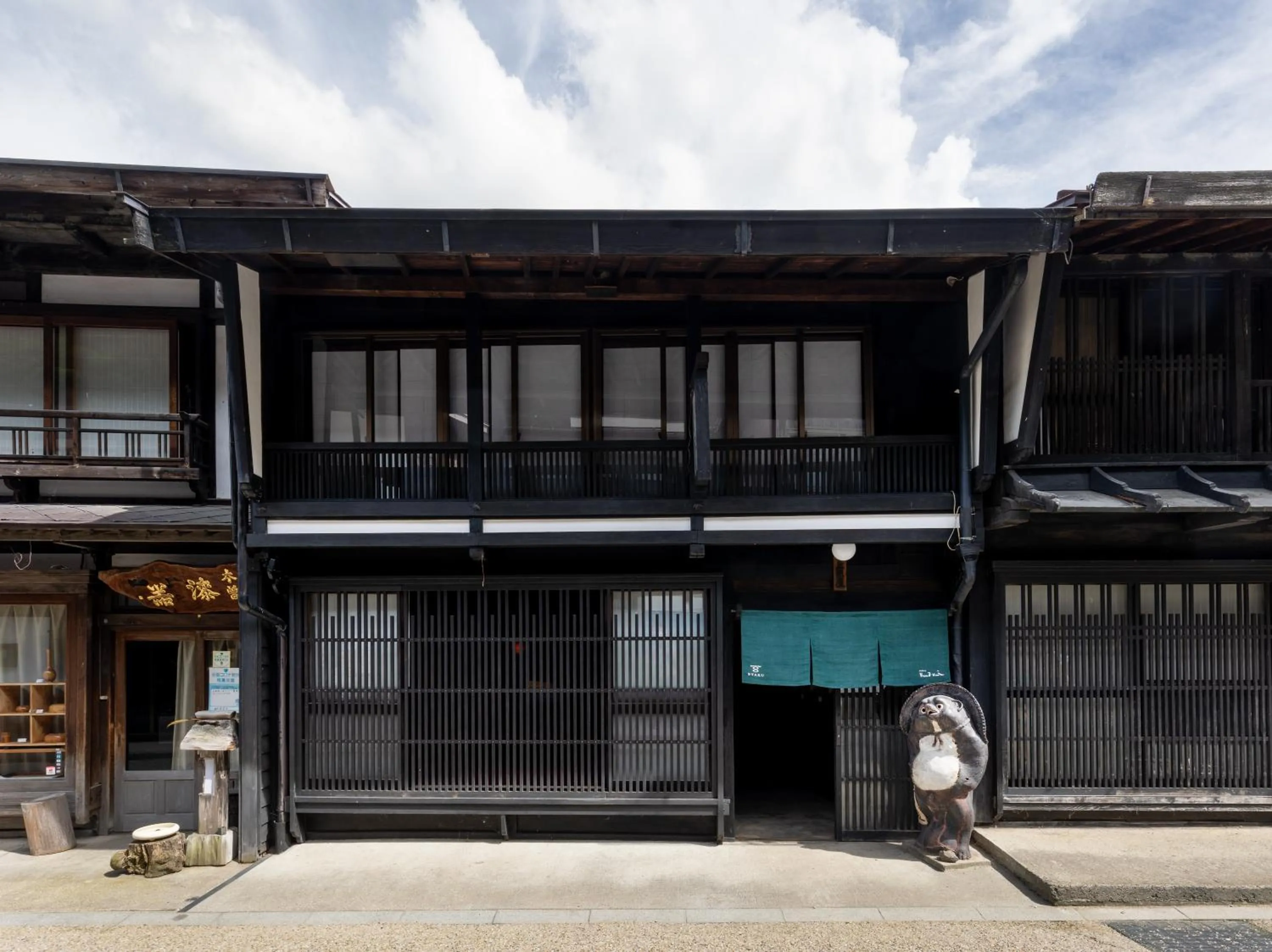 Property building in BYAKU Narai