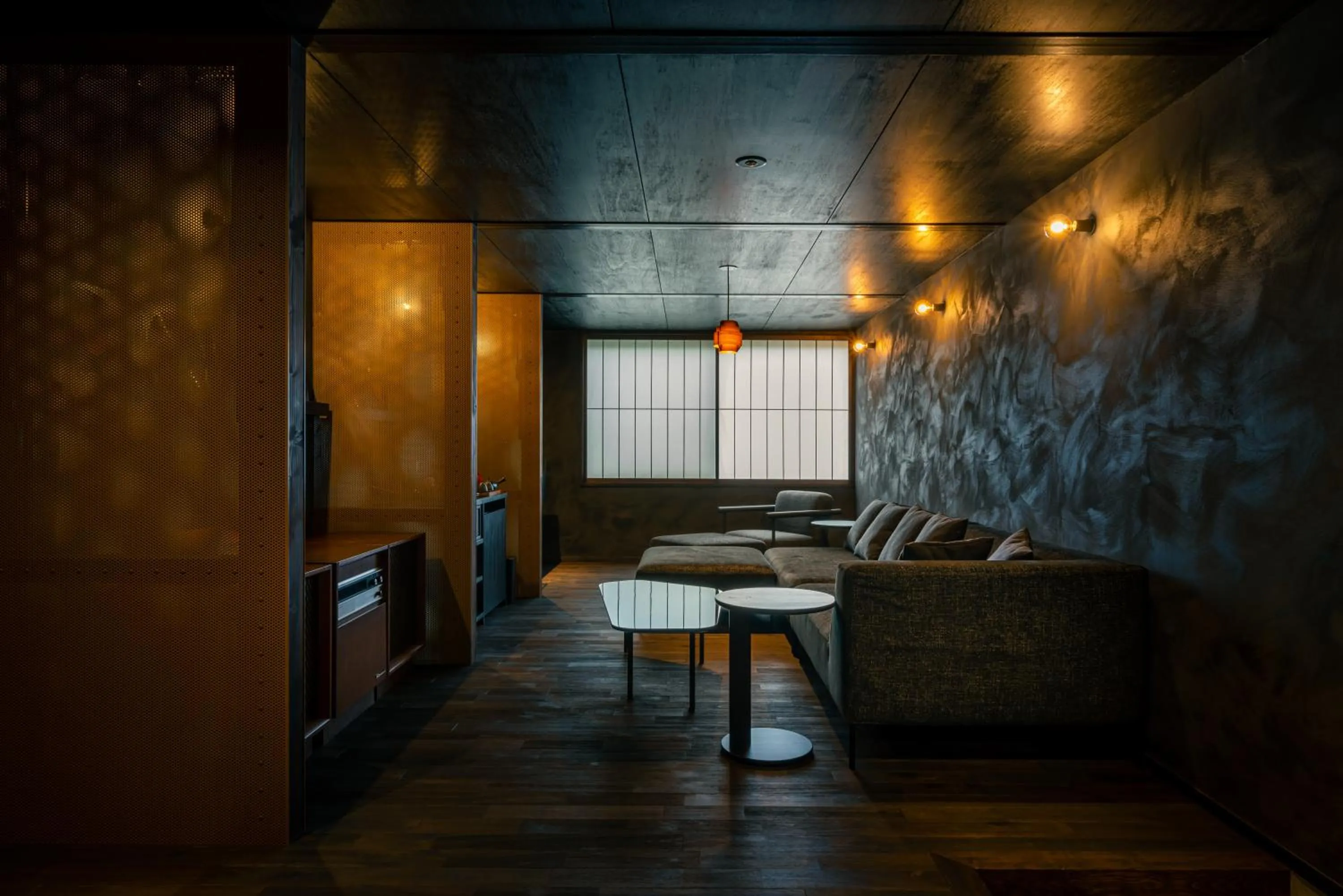 Photo of the whole room in BYAKU Narai