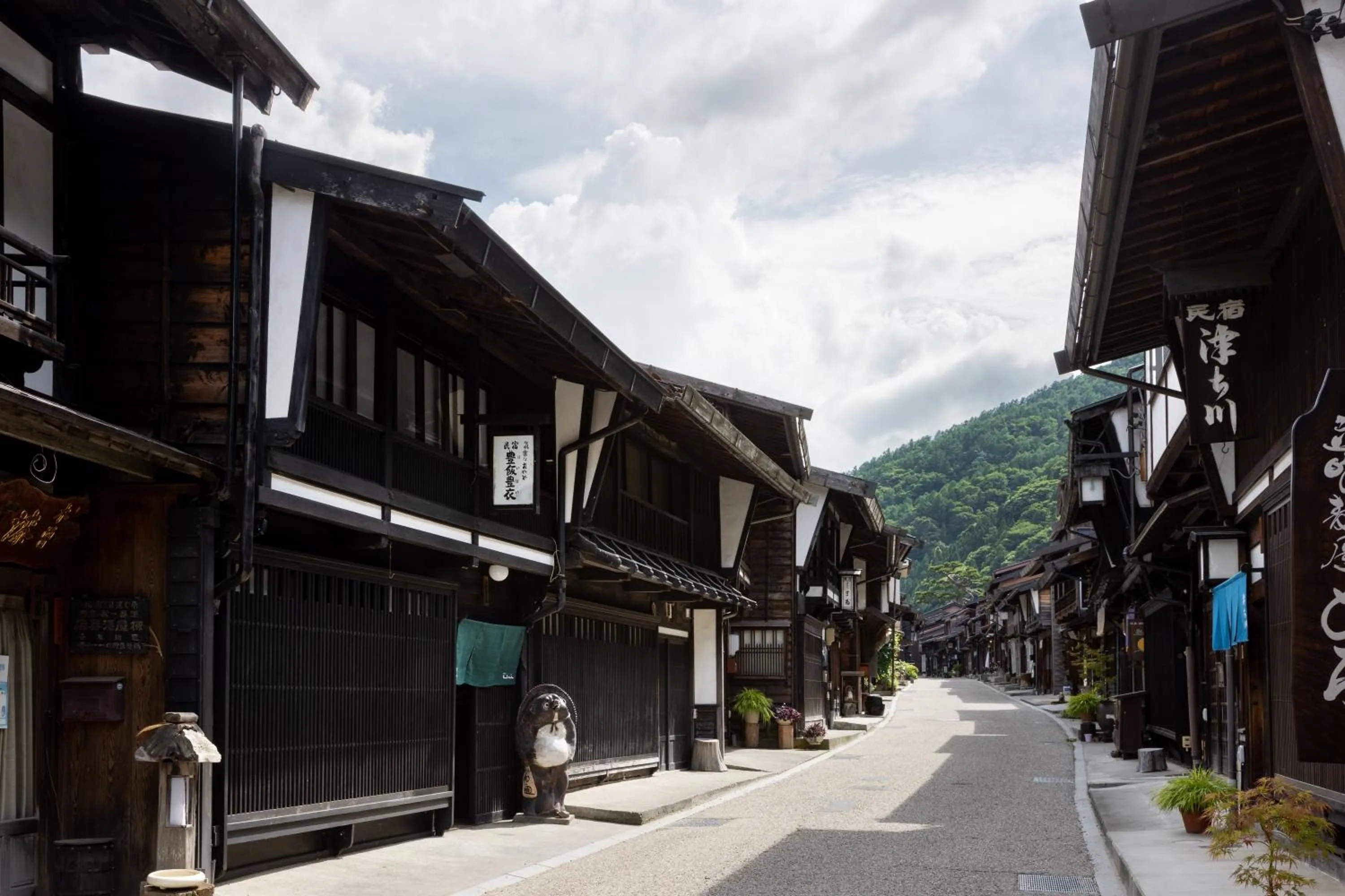 Property building in BYAKU Narai