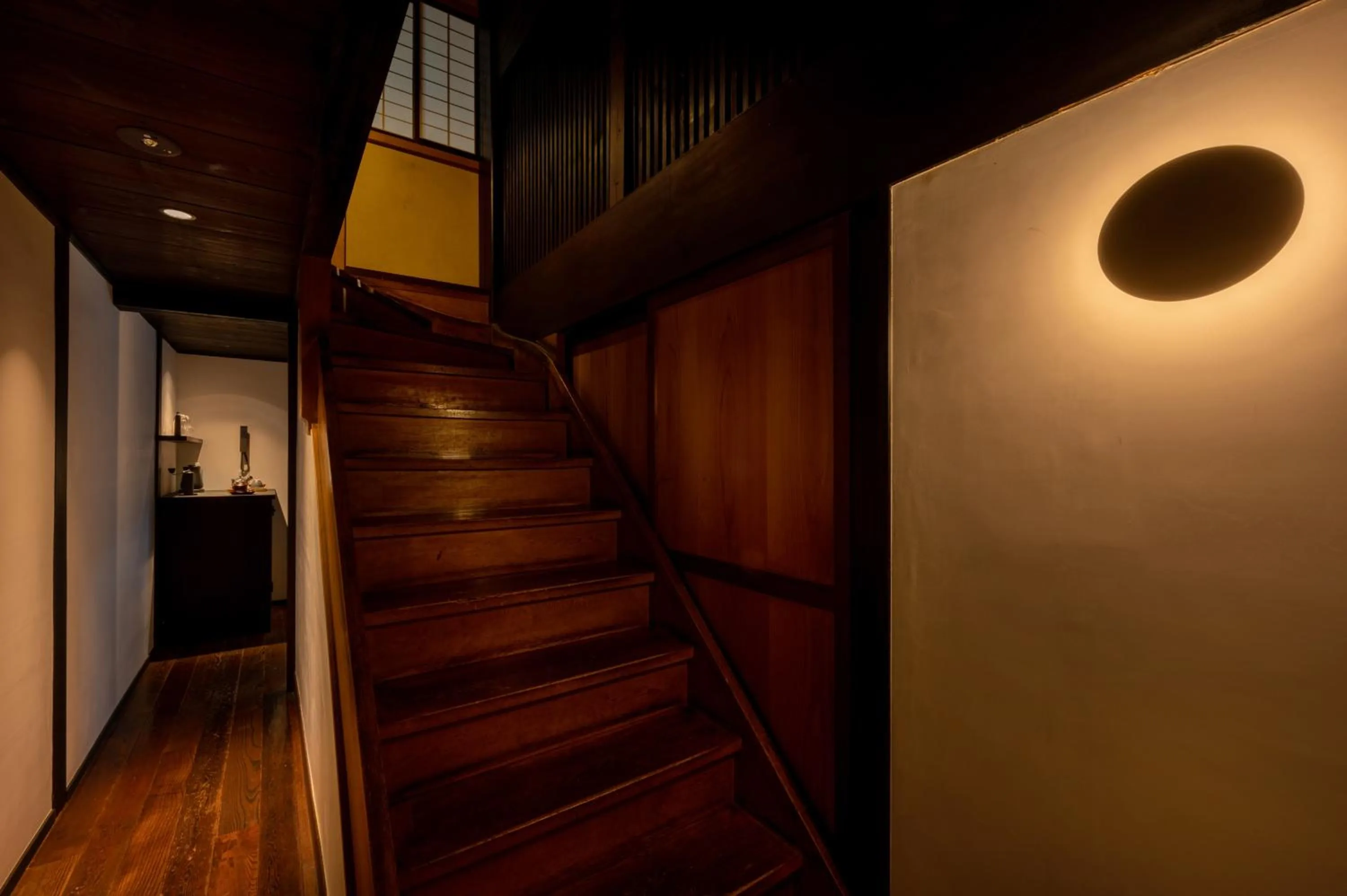 Photo of the whole room in BYAKU Narai