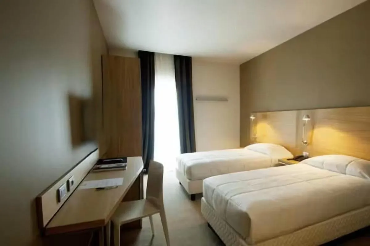 Double or Twin Room with Shower - single occupancy in Victor Hotel