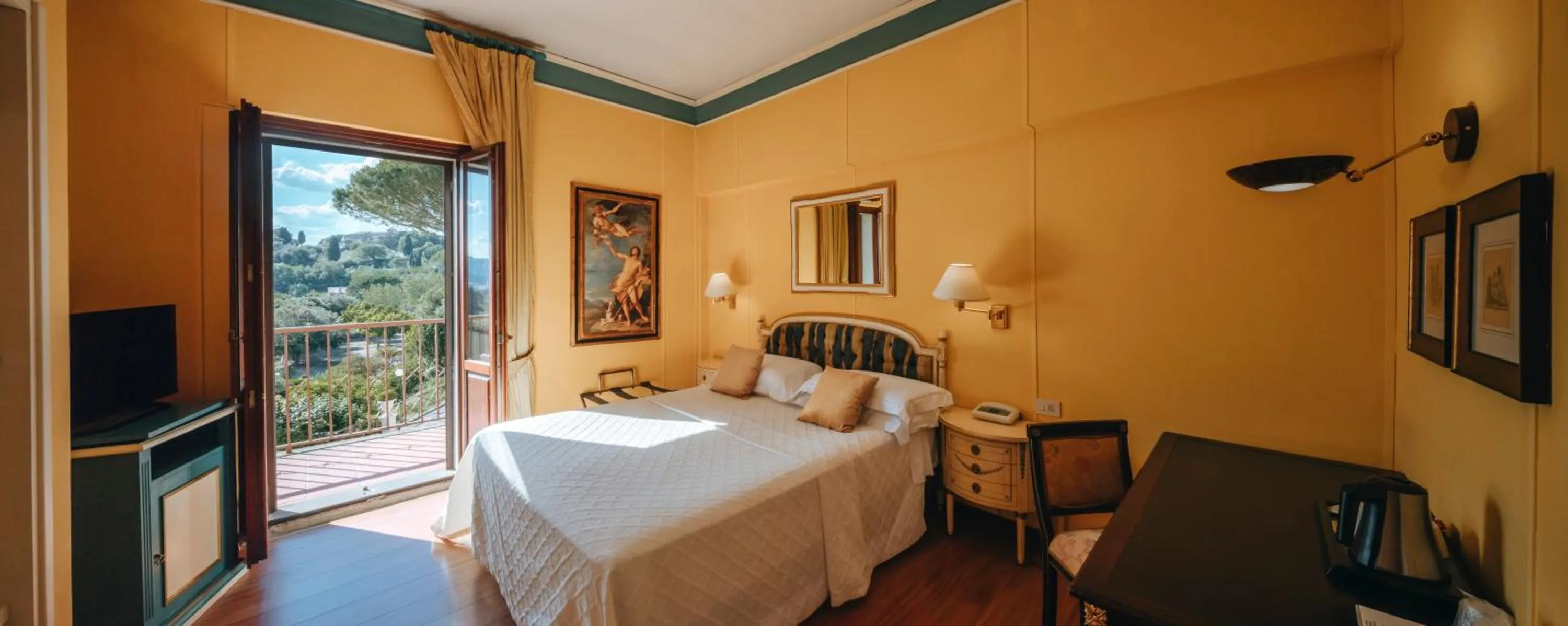 Bed in Hotel Bramante