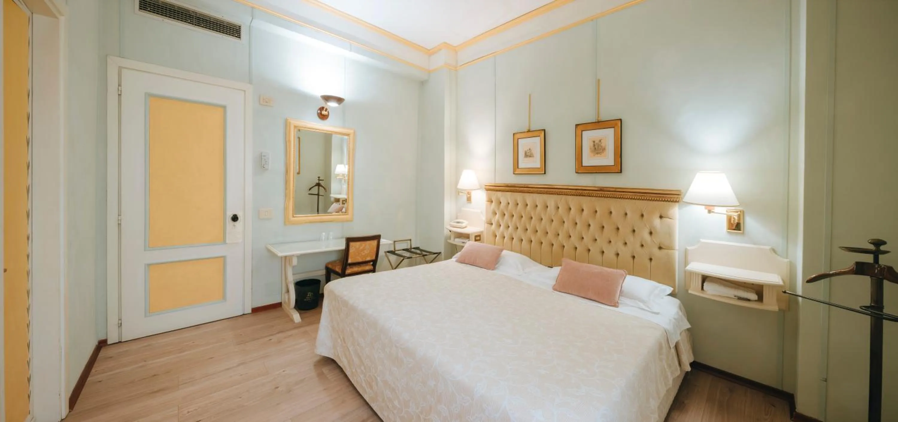 Bed in Hotel Bramante