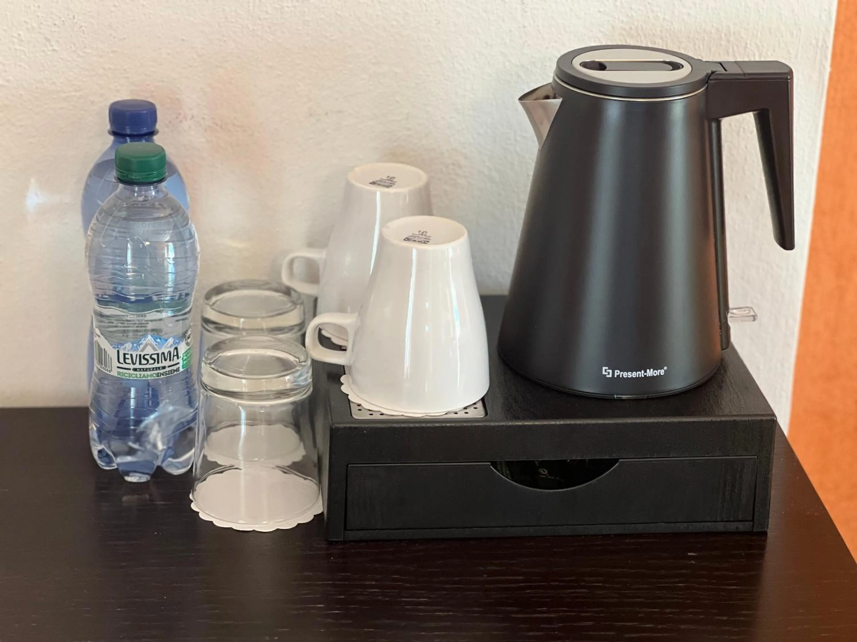 Coffee/tea facilities in Aquazzurra Resort & Aparthotel