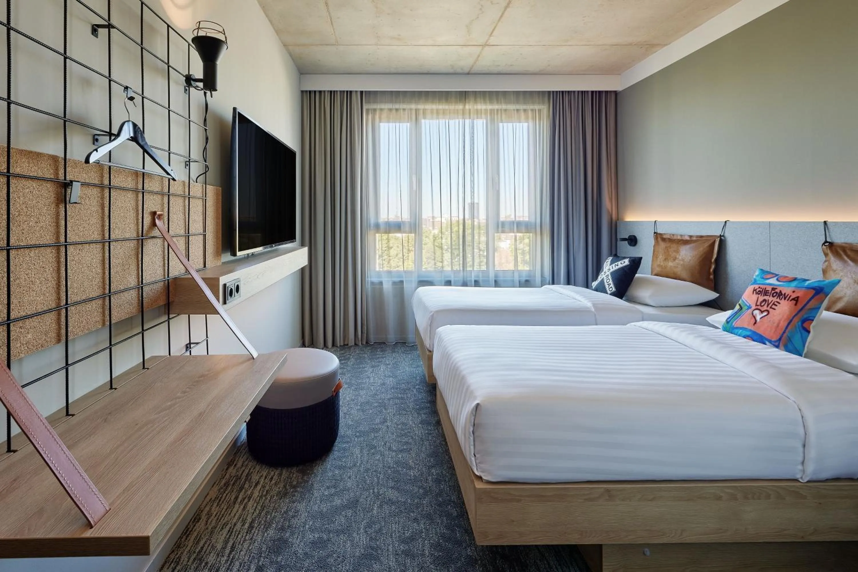 Photo of the whole room, Bed in Moxy Cologne Muelheim