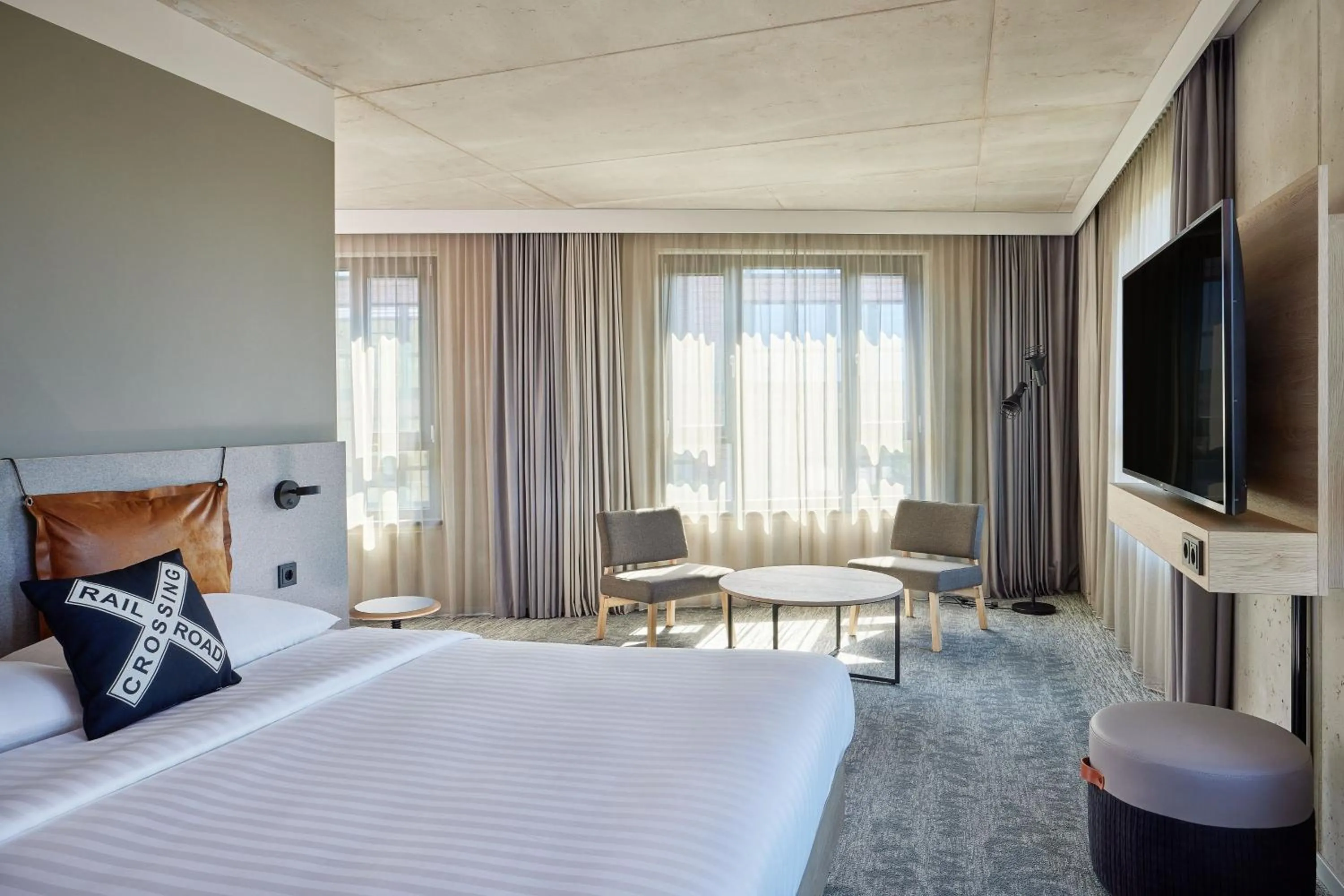 Photo of the whole room, Bed in Moxy Cologne Muelheim