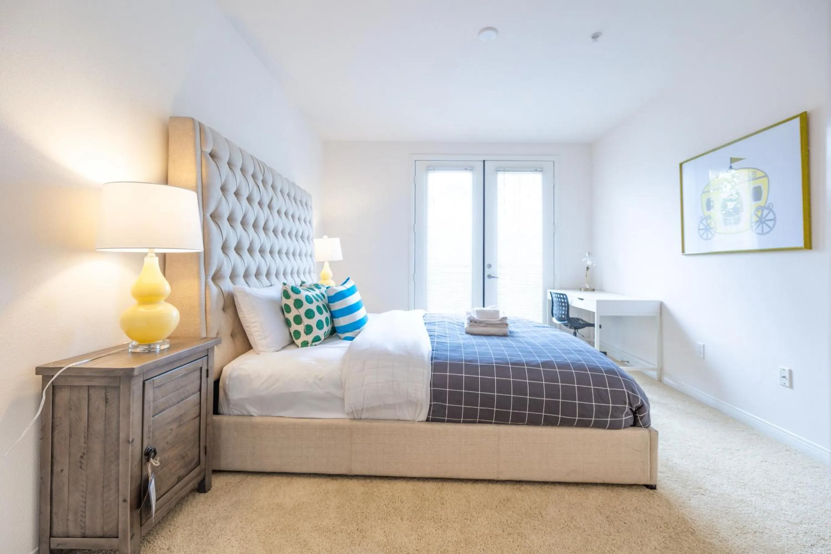 Bed in Luxury Irvine Spectrum 2 bedrooms 2 Bathrooms Kitchen pool Apartment