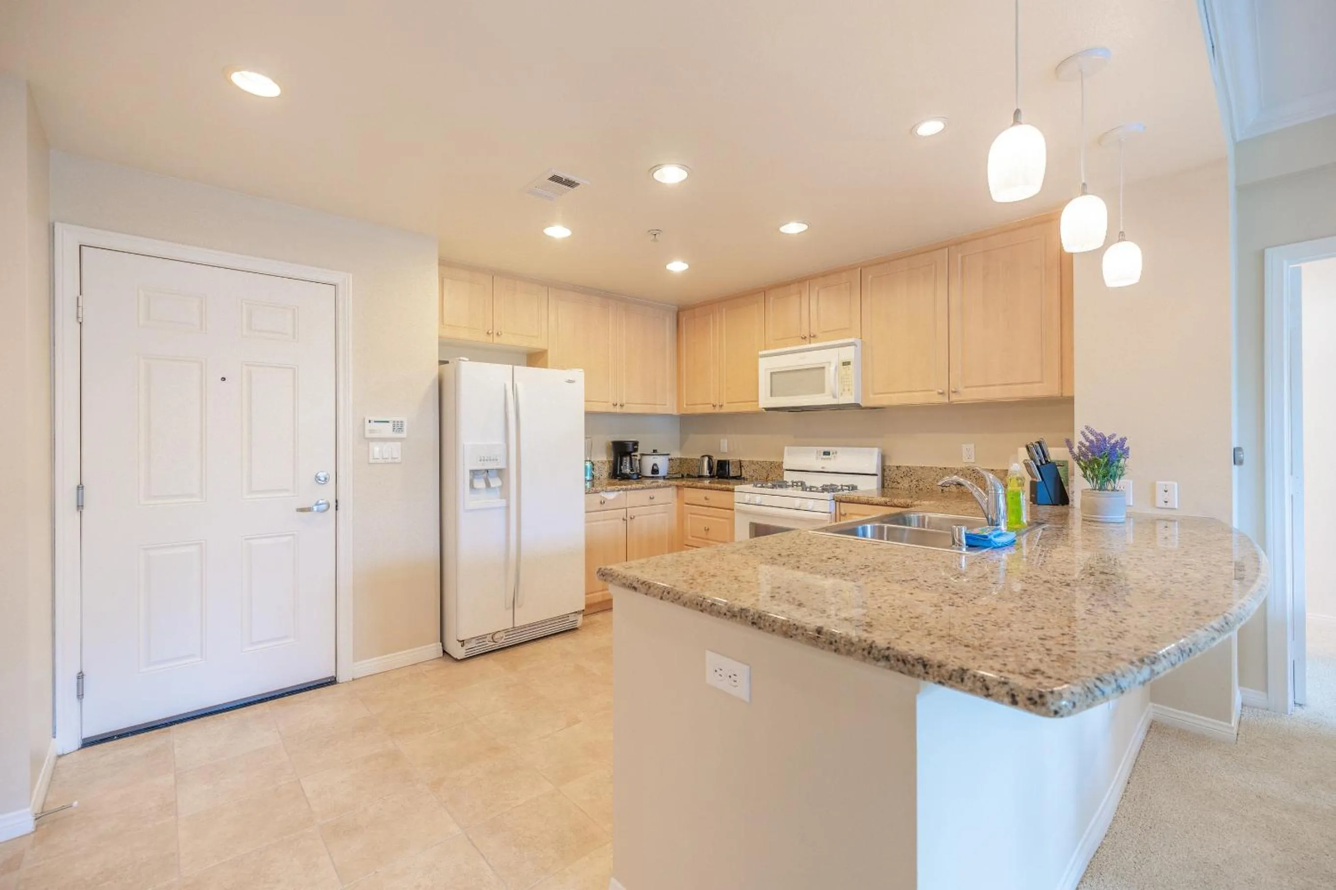 Luxury Irvine Spectrum 2 bedrooms 2 Bathrooms Kitchen pool Apartment