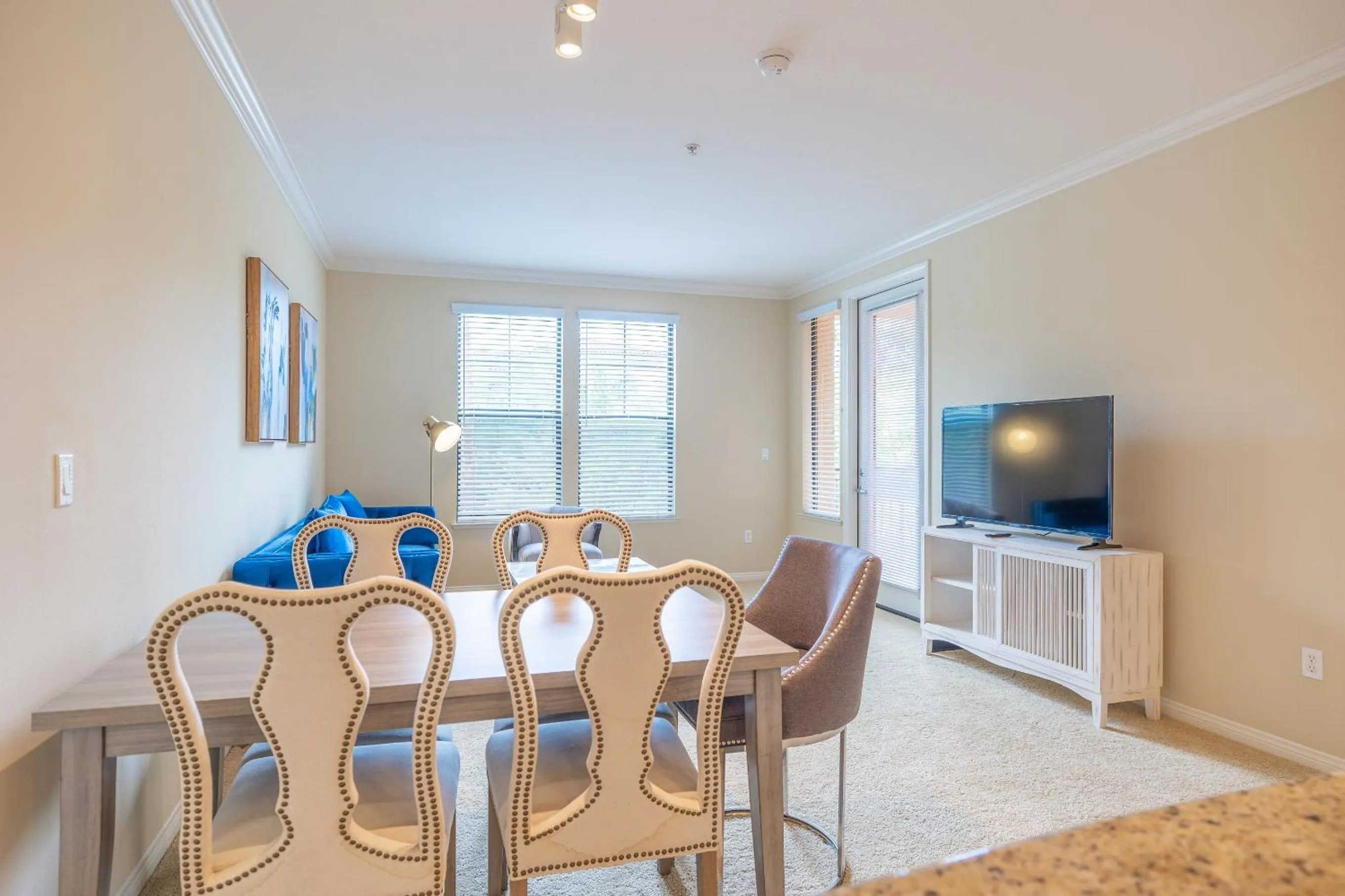 Luxury Irvine Spectrum 2 bedrooms 2 Bathrooms Kitchen pool Apartment