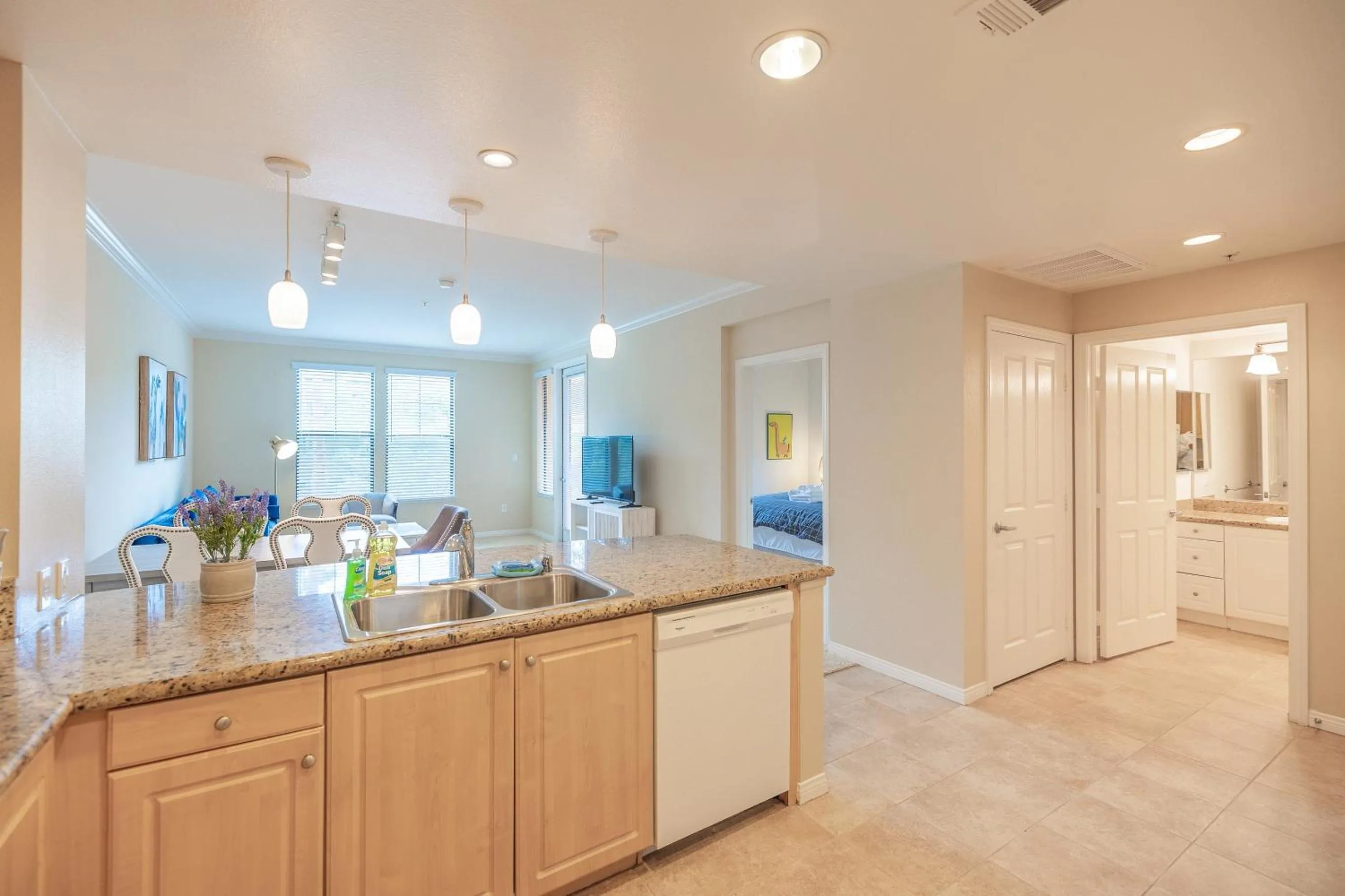Luxury Irvine Spectrum 2 bedrooms 2 Bathrooms Kitchen pool Apartment