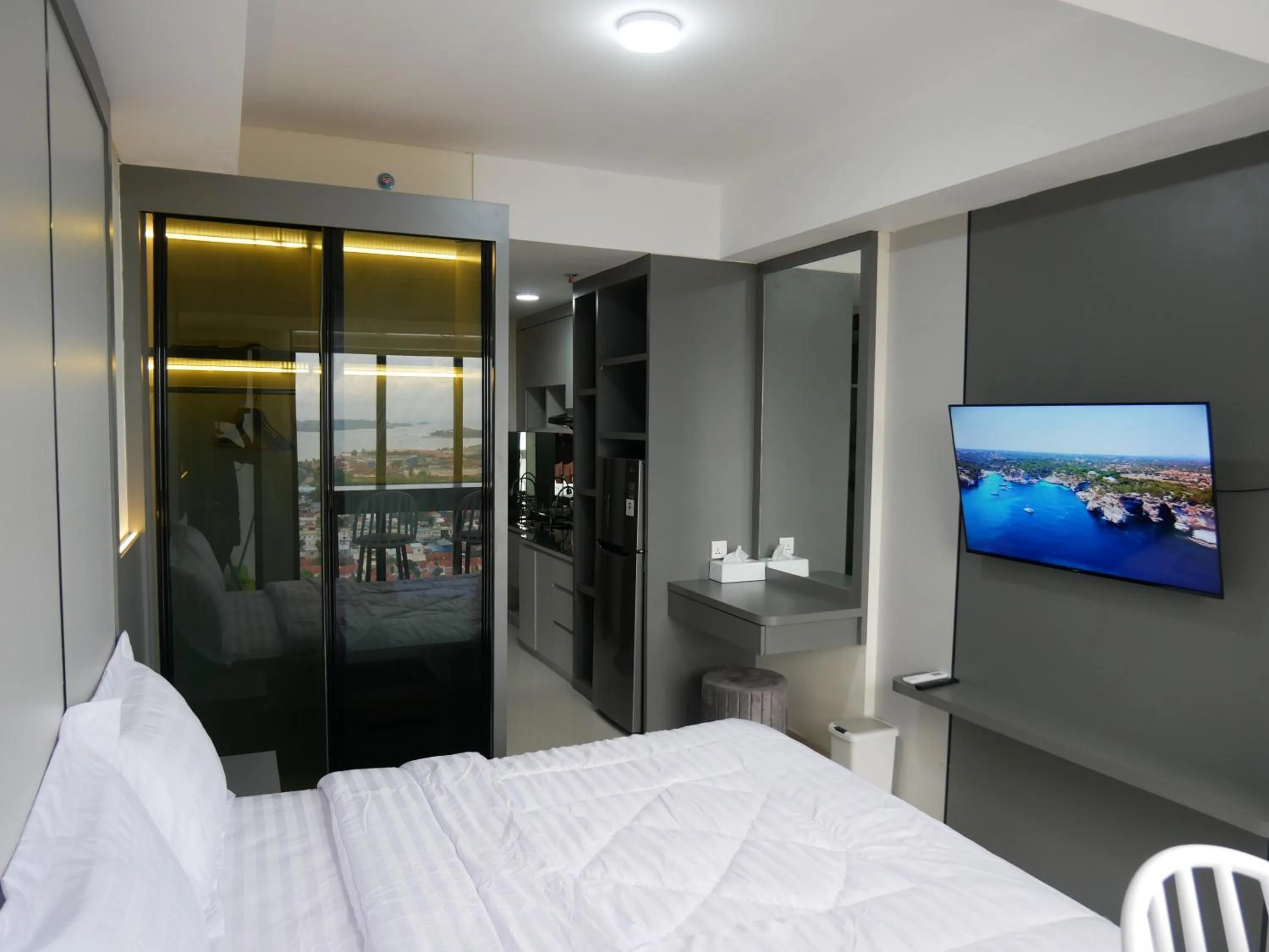 Photo of the whole room, Bed in Meisterstadt Pollux Habibie