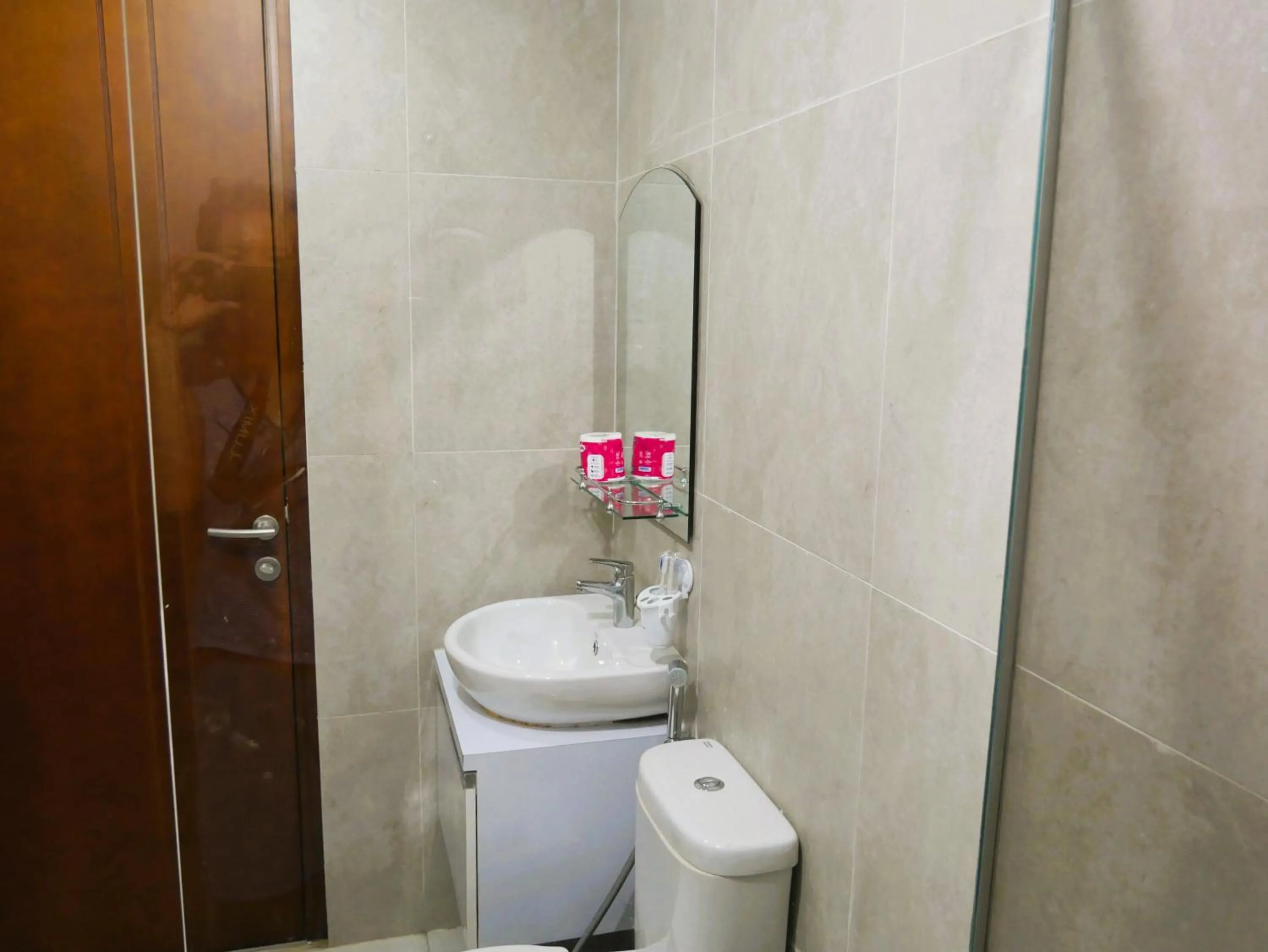 Bathroom in Meisterstadt Pollux Habibie