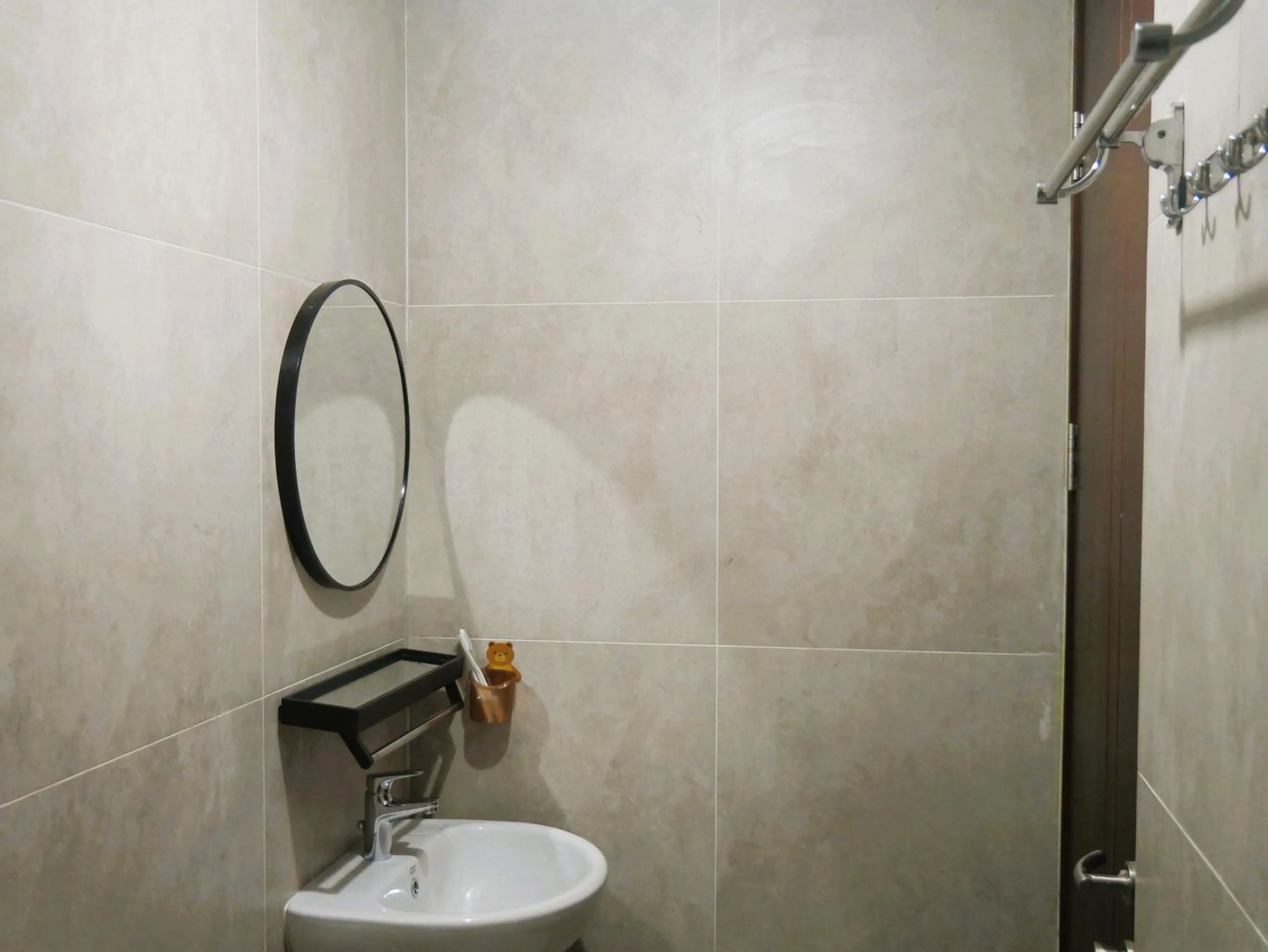 Bathroom in Meisterstadt Pollux Habibie