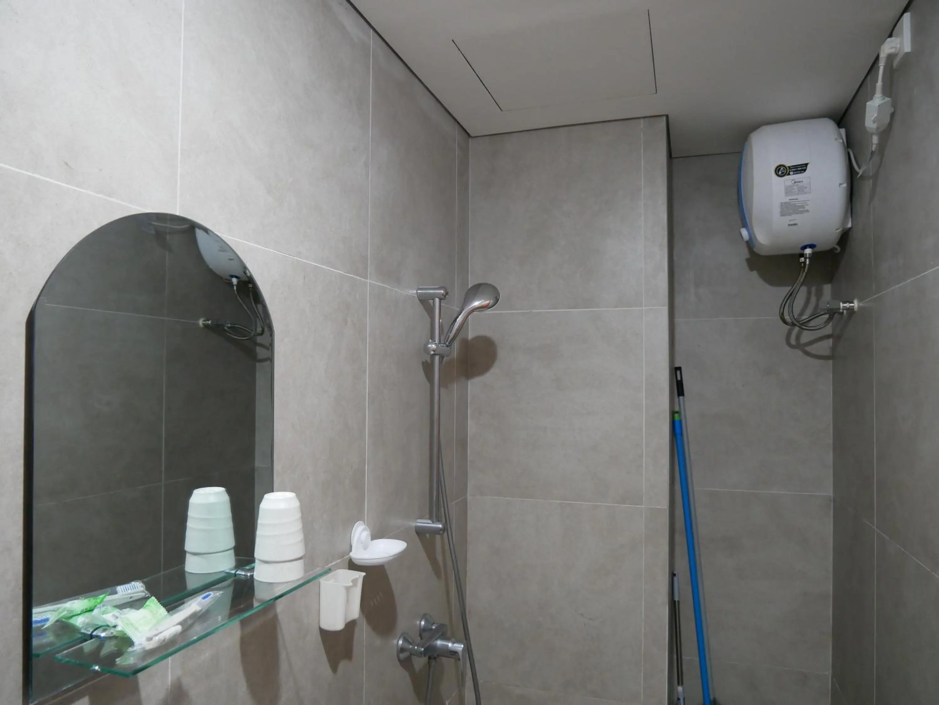 Bathroom in Meisterstadt Pollux Habibie