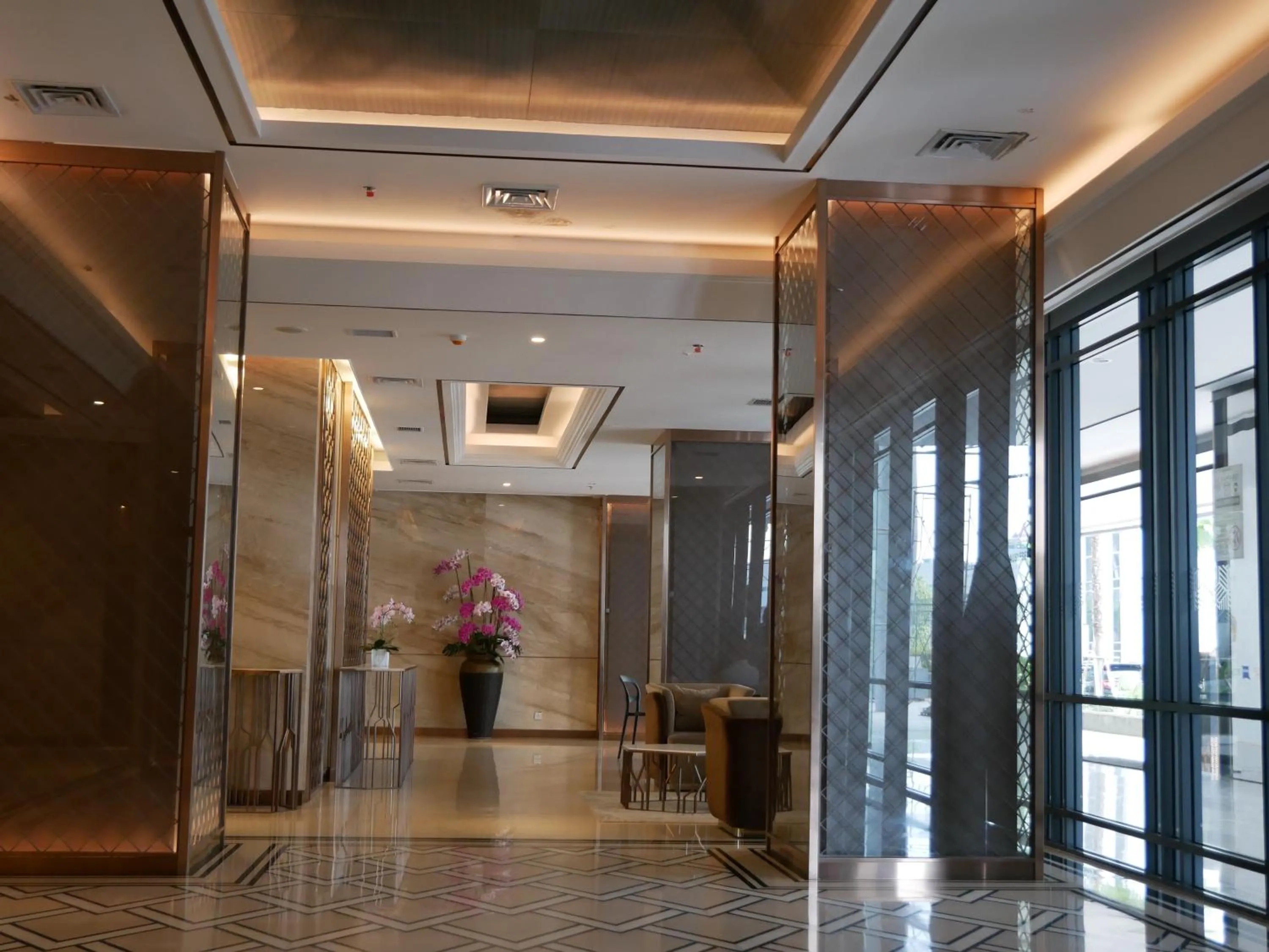 Lobby or reception in Meisterstadt Pollux Habibie