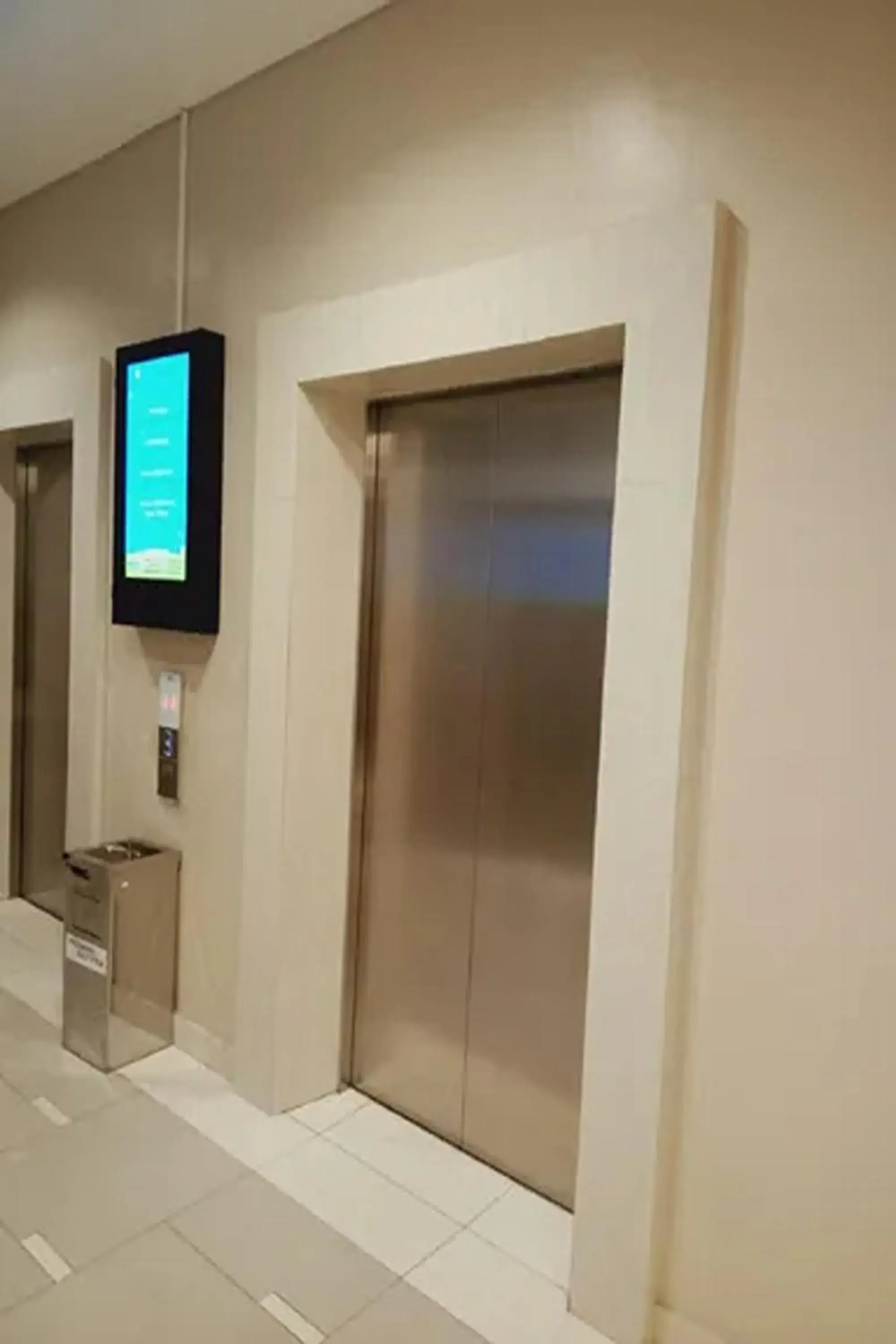 elevator in Velito at Podomoro Golf View Apartment elevator in Velito at Podomoro Golf View Apartment