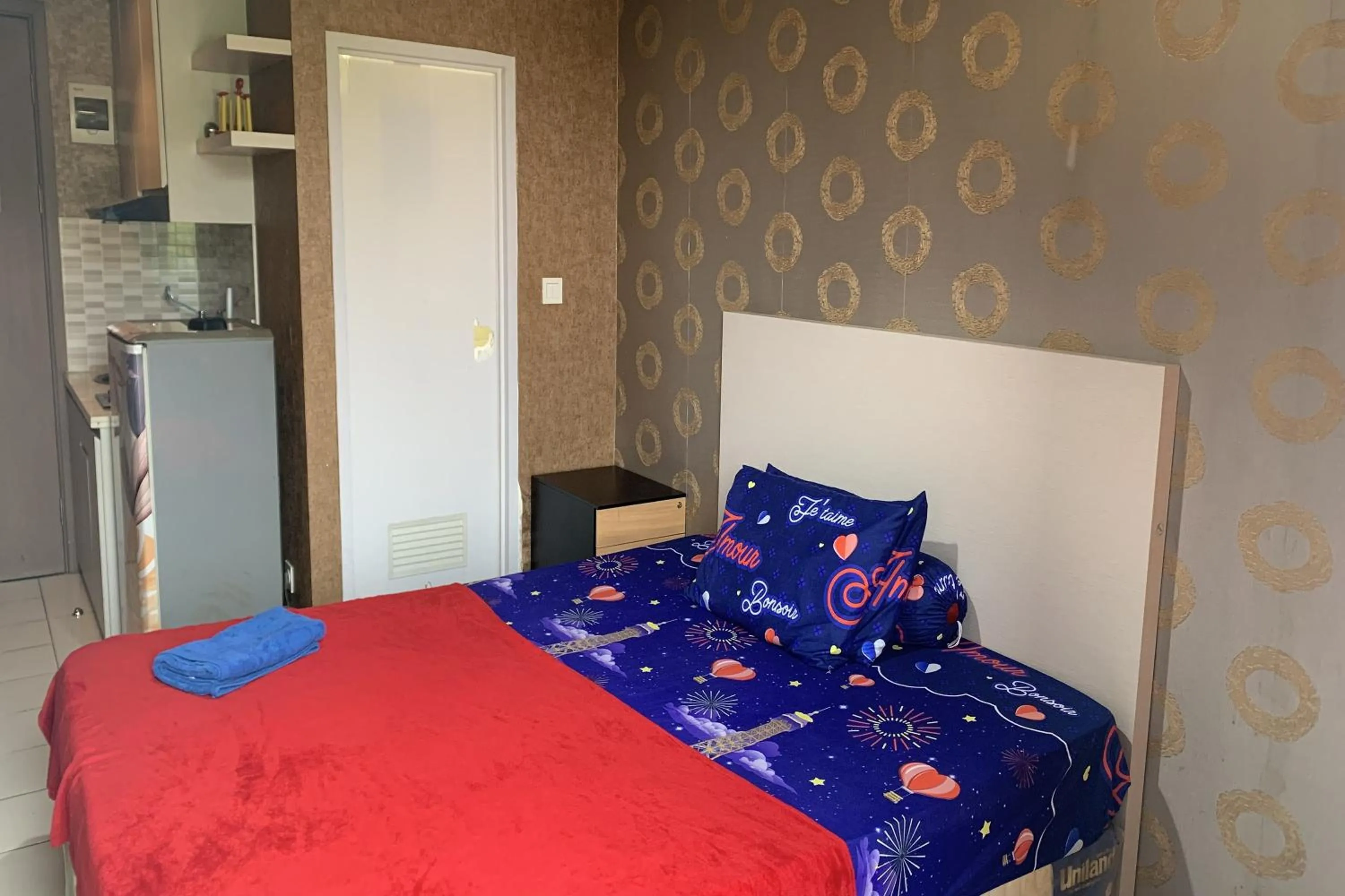 Bedroom, Bed in Velito at Podomoro Golf View Apartment