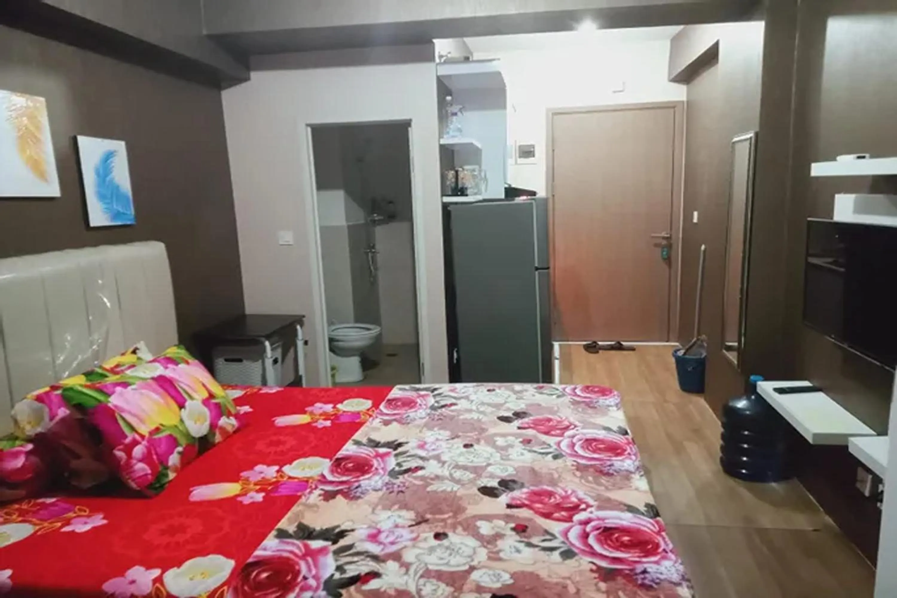 Bedroom, Bed in Velito at Podomoro Golf View Apartment