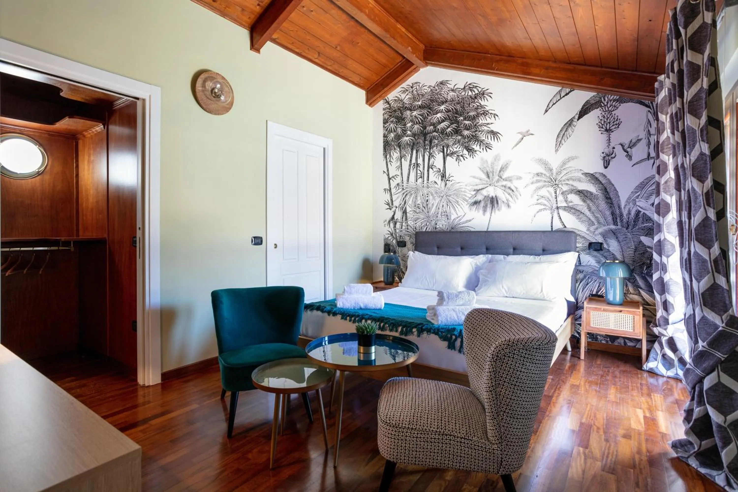 Photo of the whole room in Pavean Suites Frattaminore