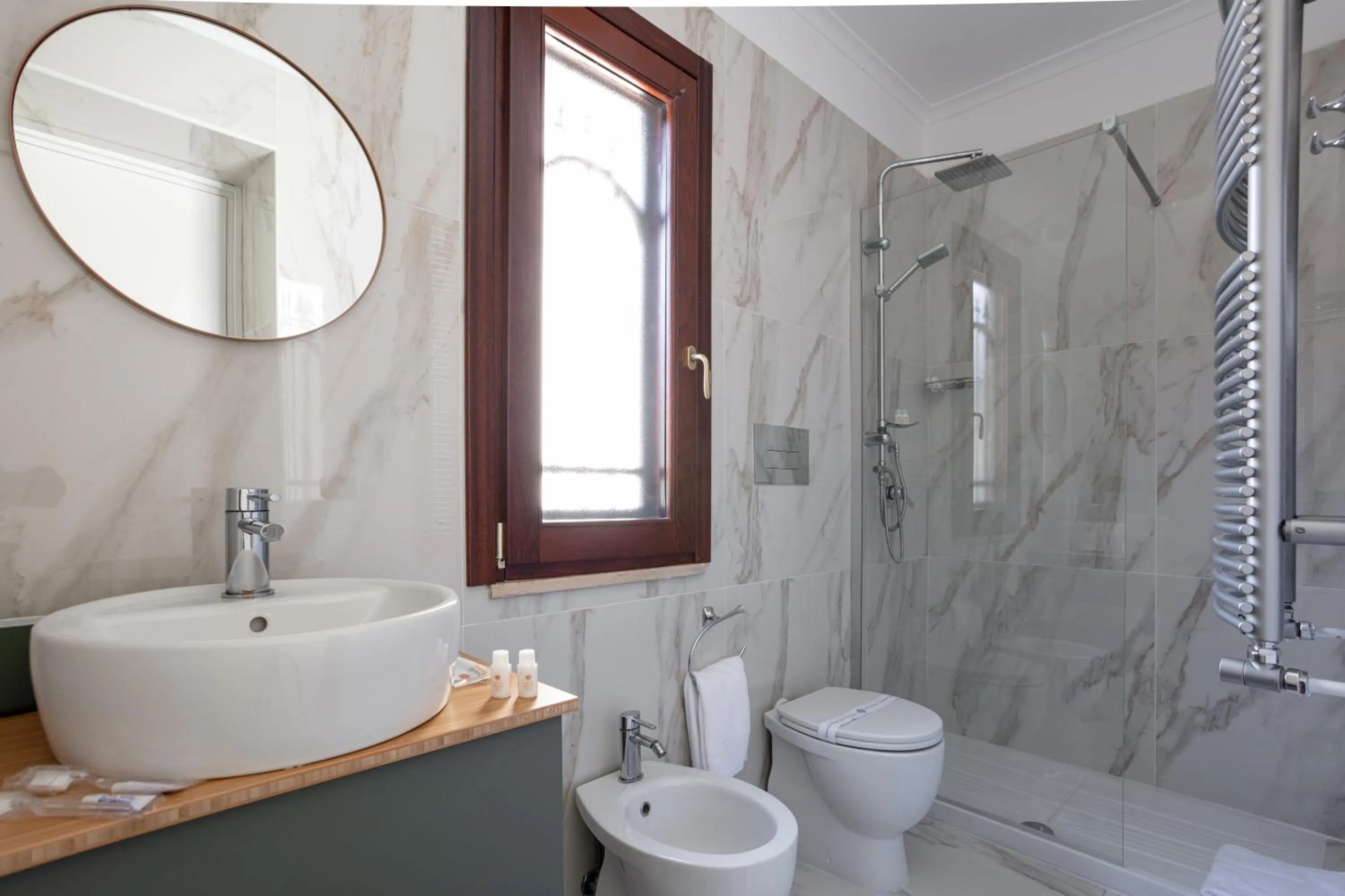 Bathroom in Pavean Suites Frattaminore