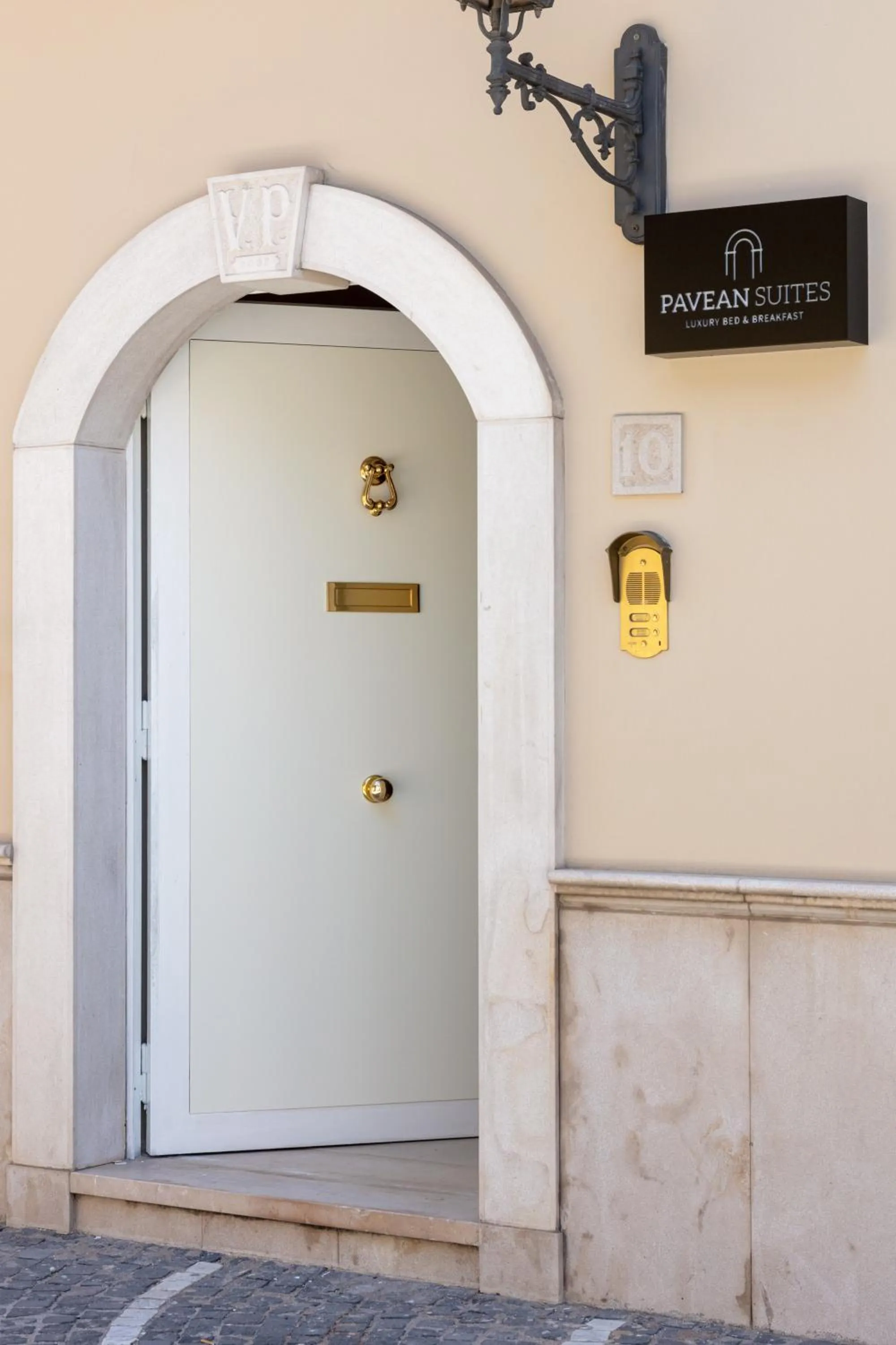 Facade/entrance in Pavean Suites Frattaminore