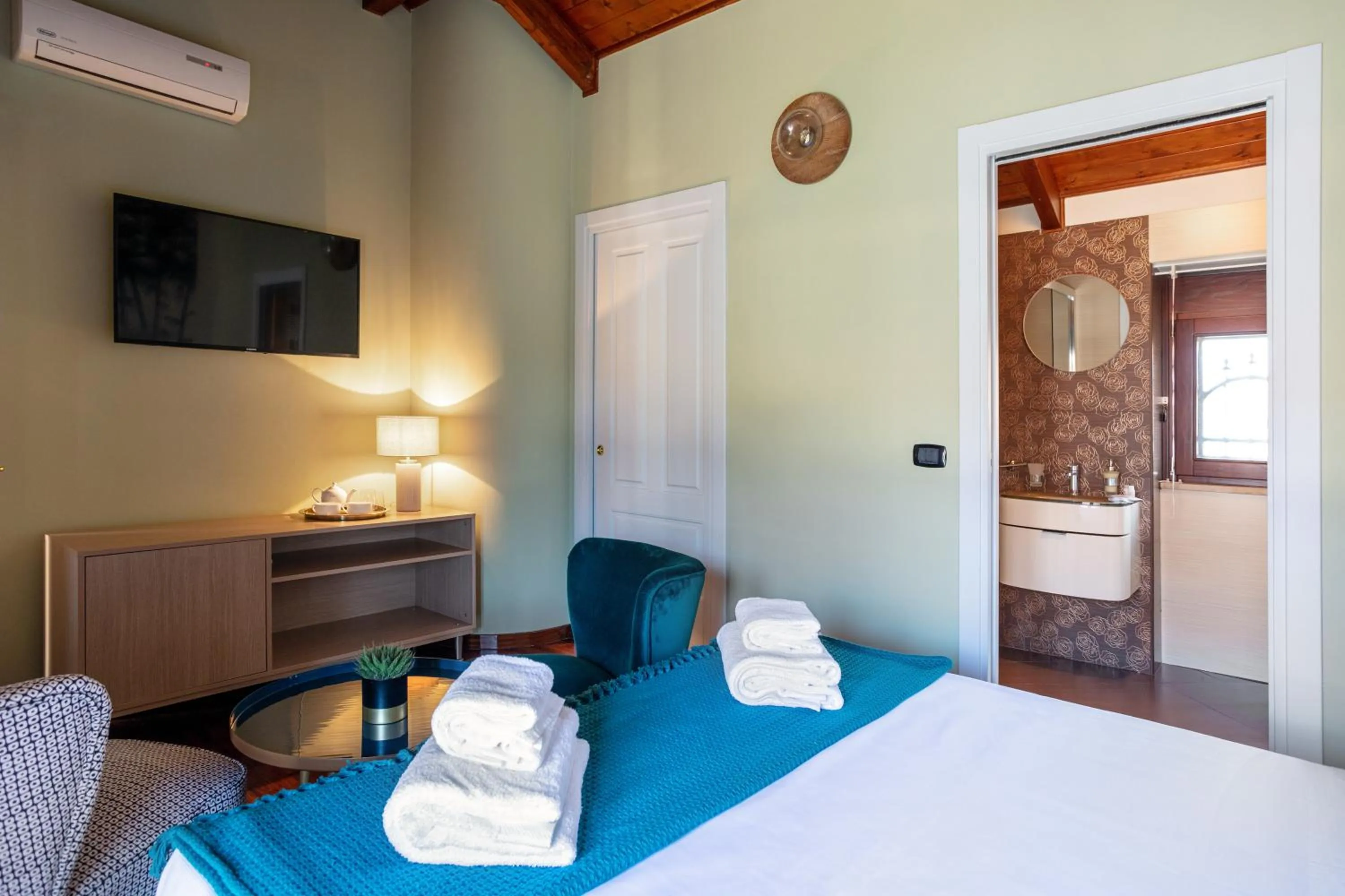 Photo of the whole room, Bed in Pavean Suites Frattaminore