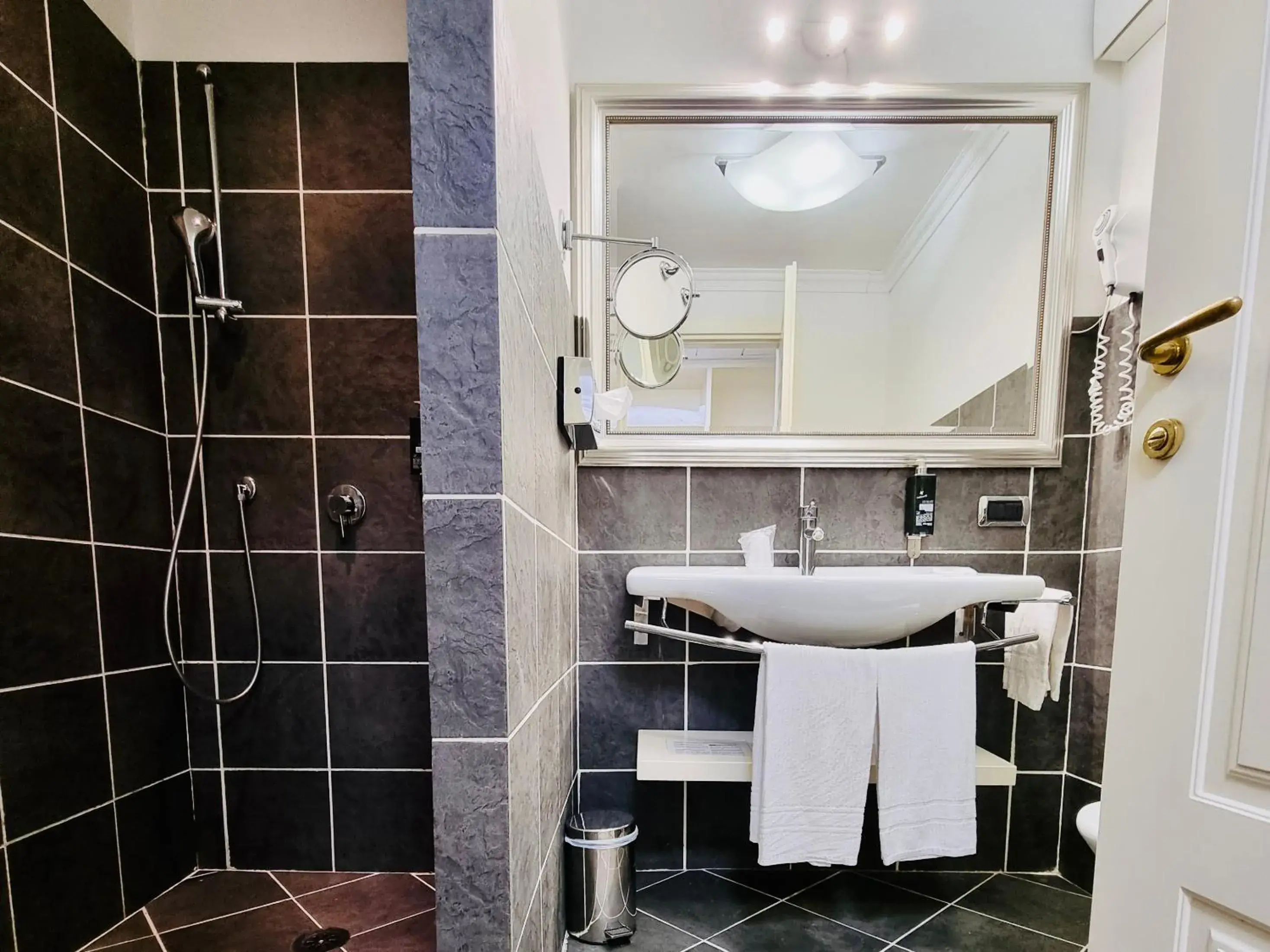 Family Junior Suite in Hotel Canali, Portofino Coast Family Junior Suite in Hotel Canali, Portofino Coast