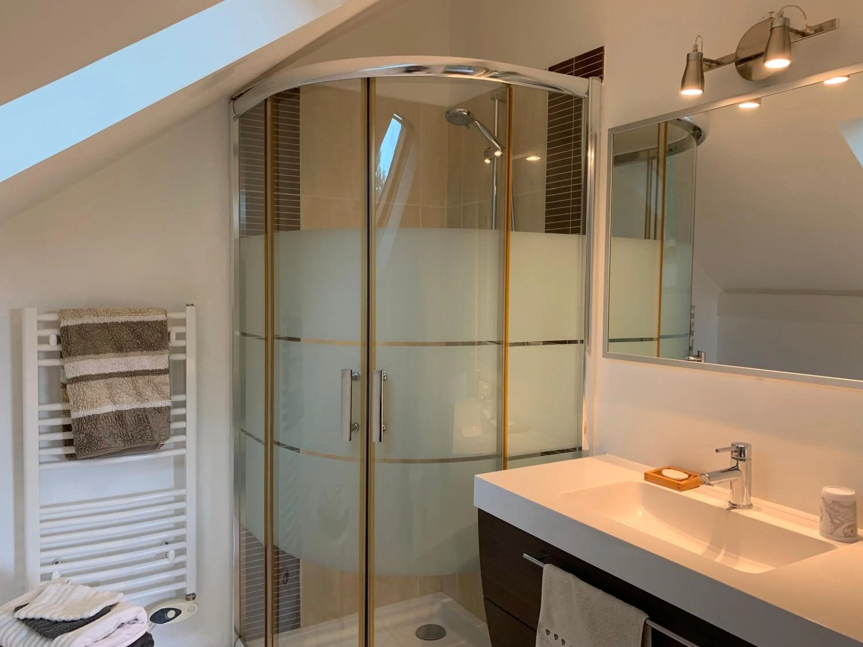 Shower in La Maison des Oiseaux