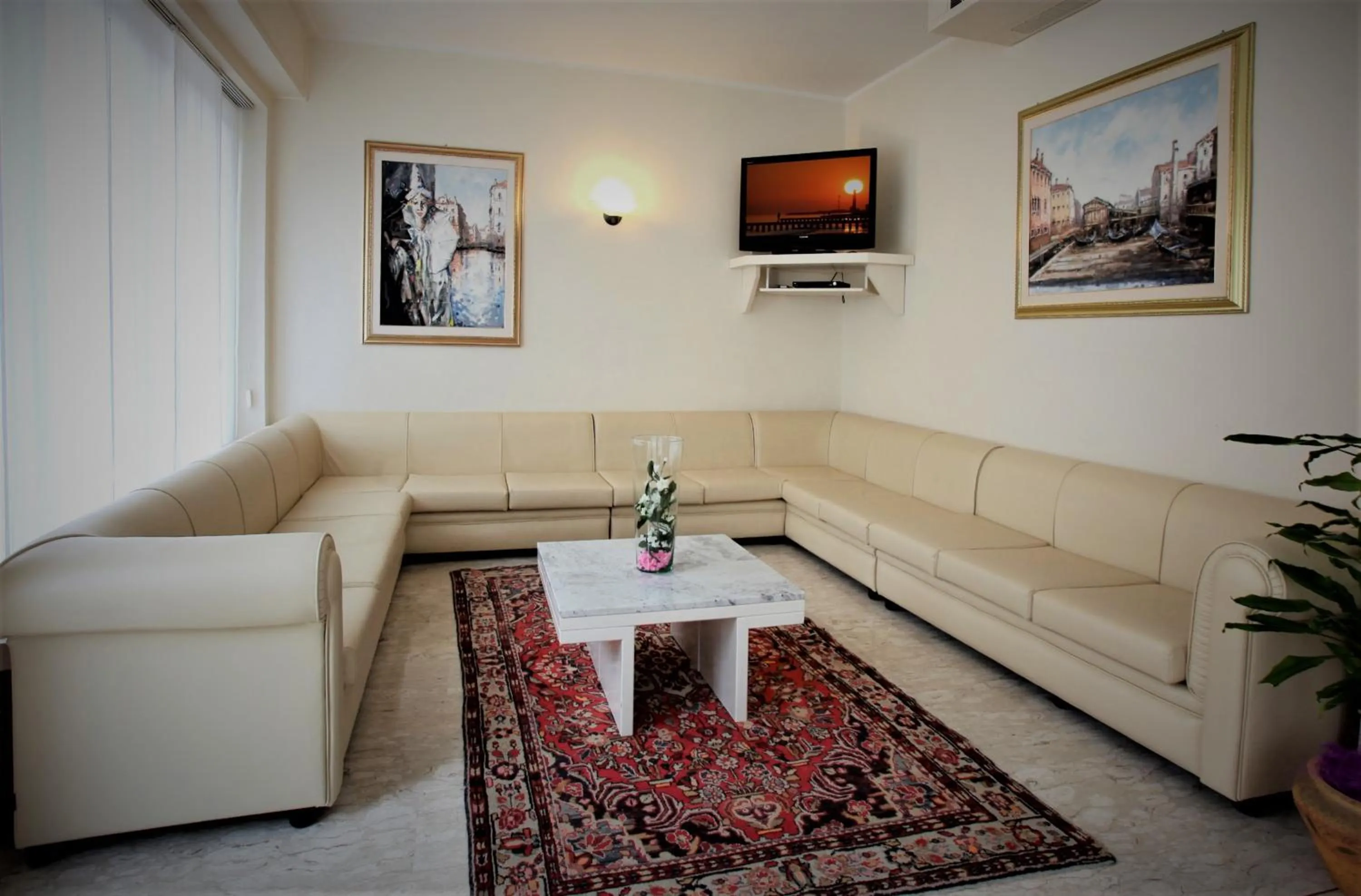 Communal lounge/ TV room in Hotel Torino