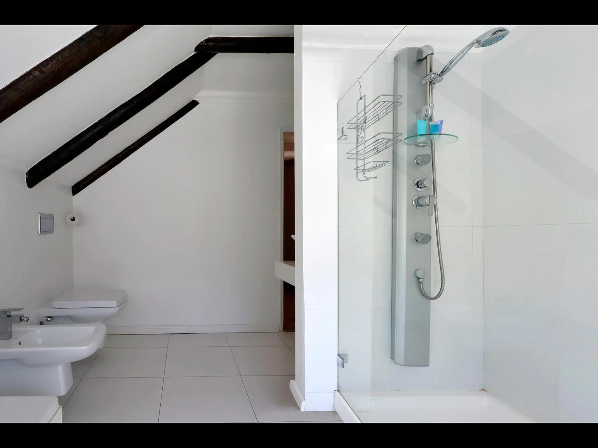 Shower in Mirabelle Guesthouse