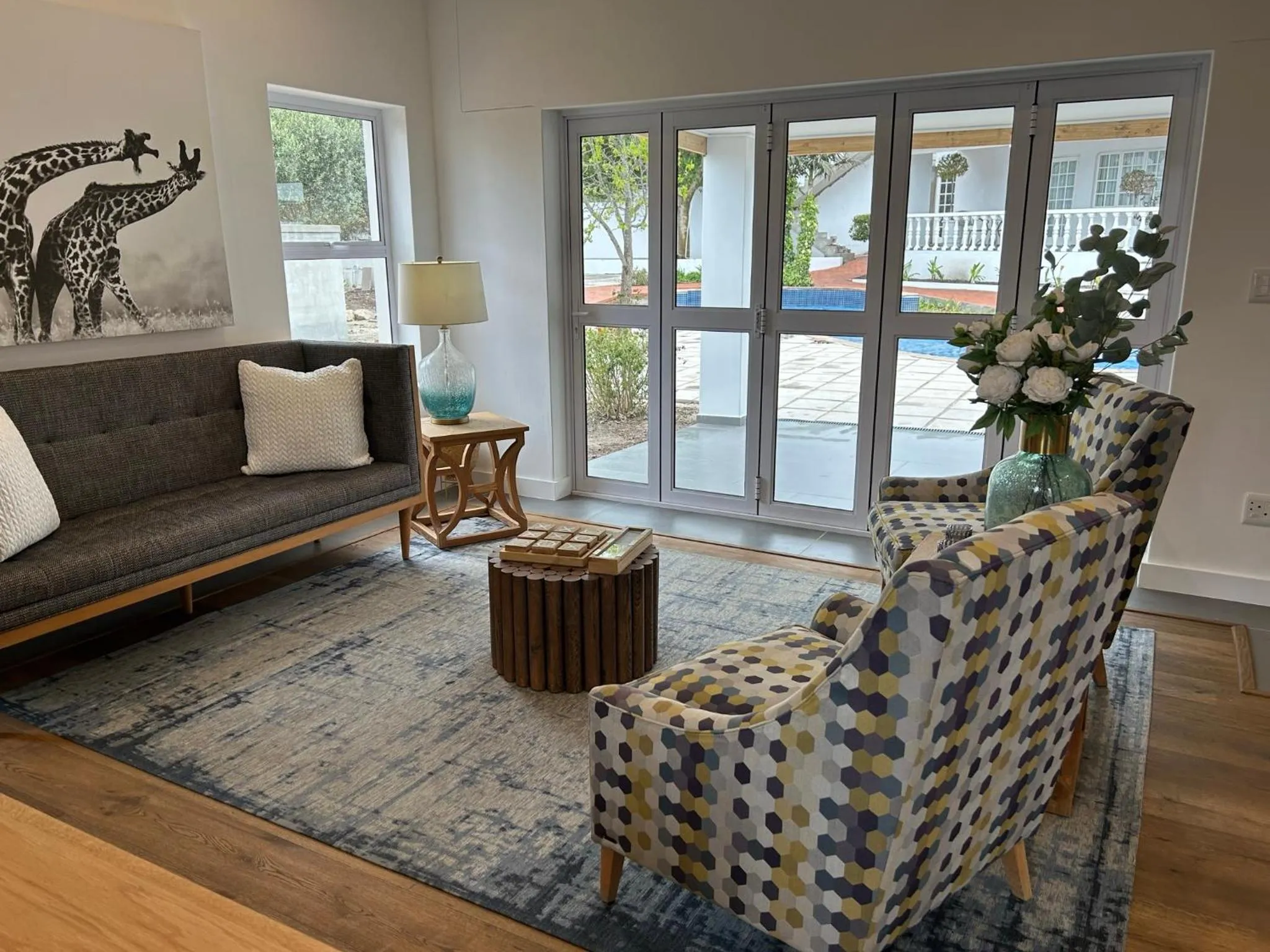 Lounge or bar in Mirabelle Guesthouse