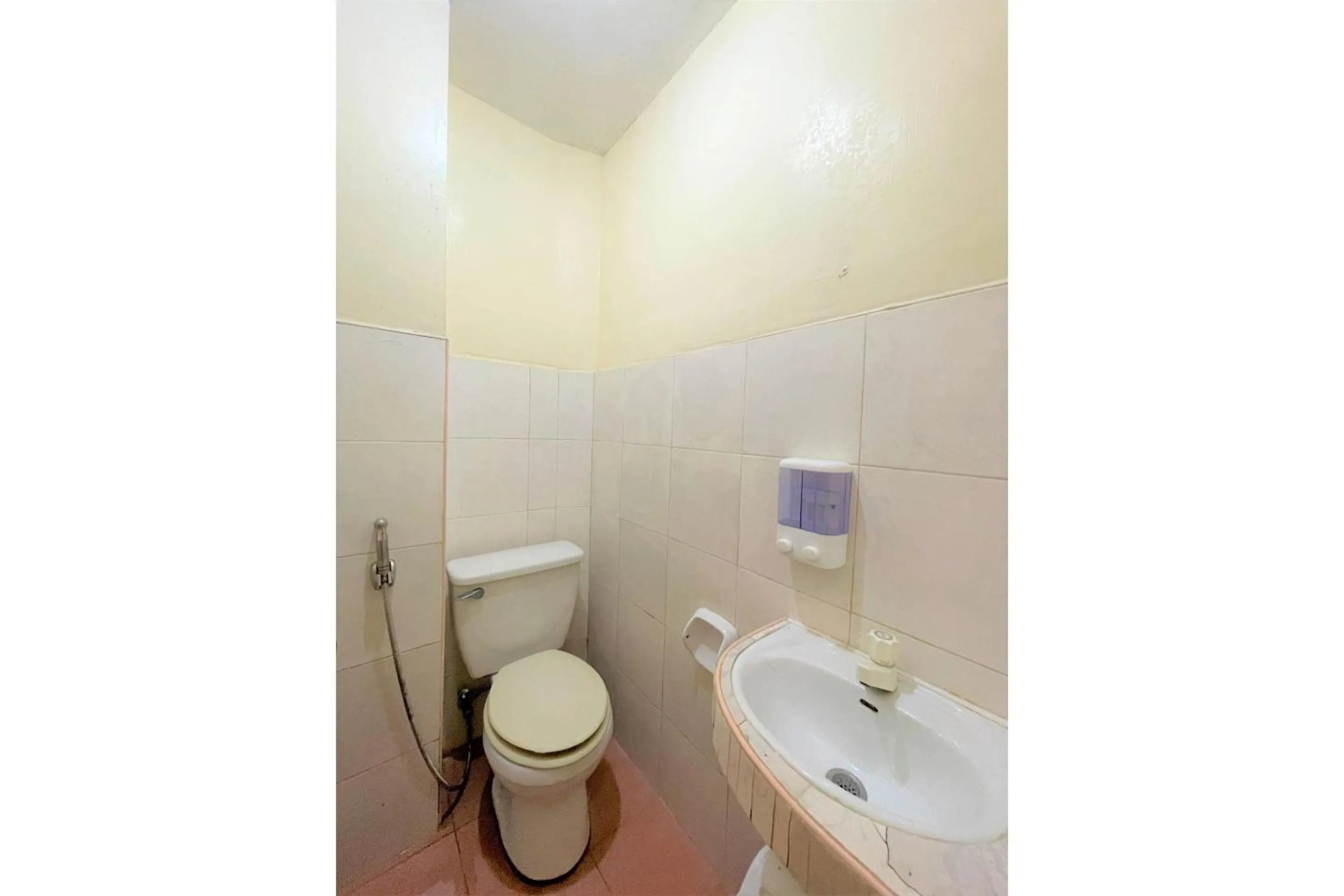 Bathroom in OYO 876 Escurel Inn Boracay