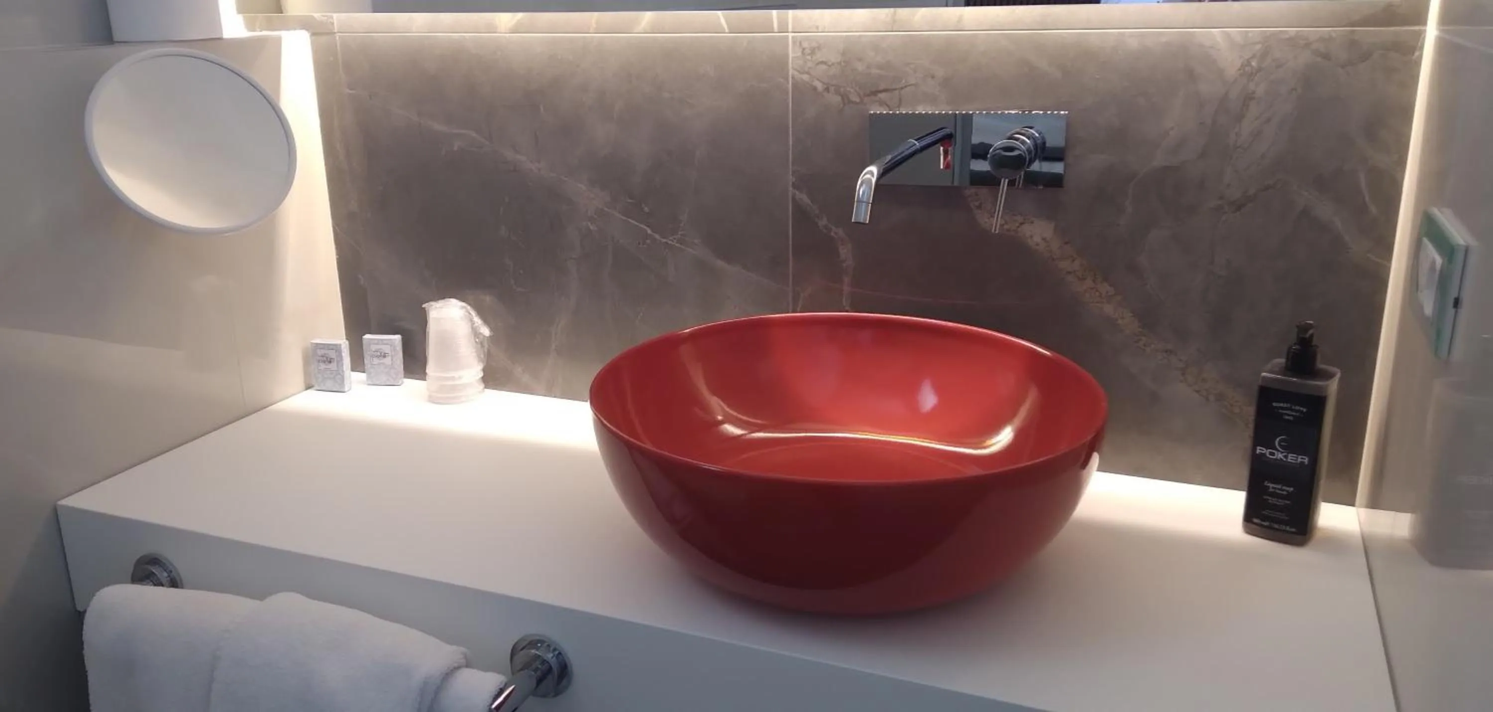 Shower in Hotel Poker