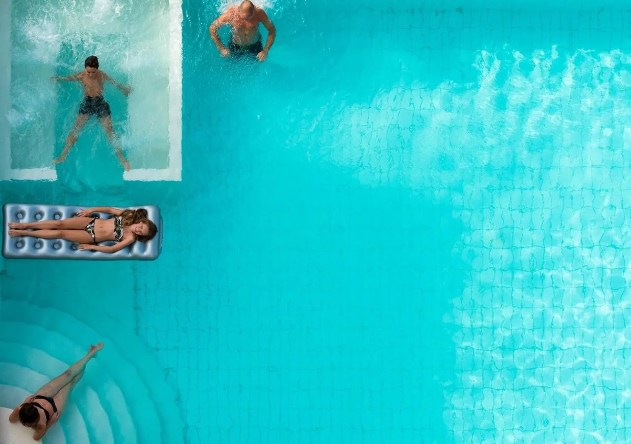 Swimming pool in Hotel Poker