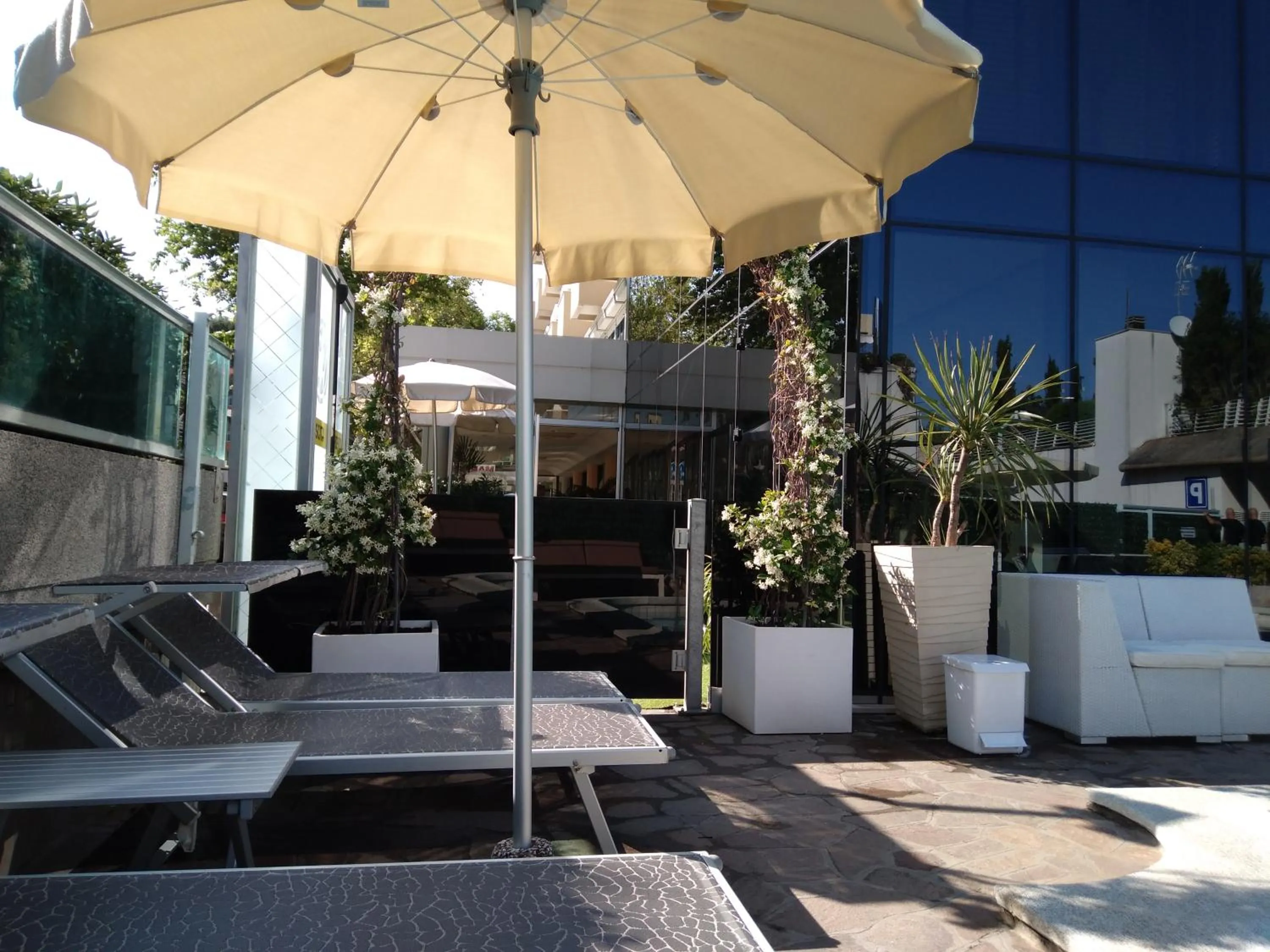 Swimming pool in Hotel Poker